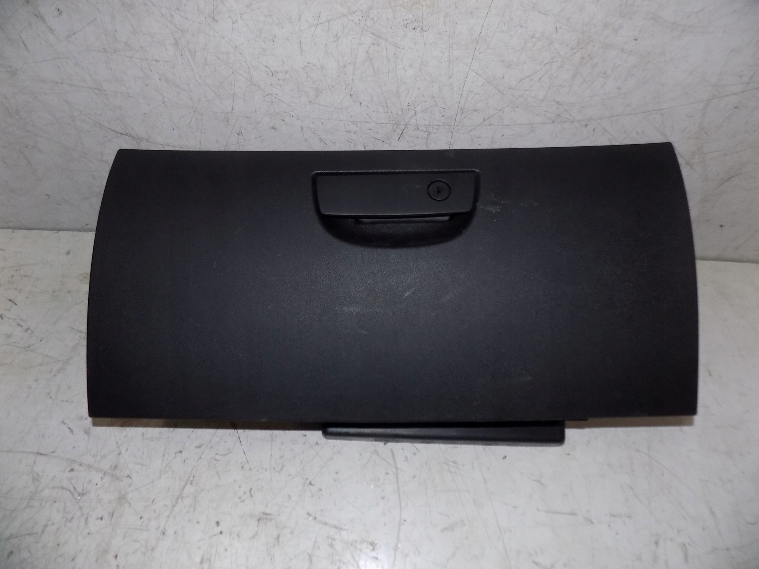 Dodge CHALLENGER 2009-2014 бардачок пассажира