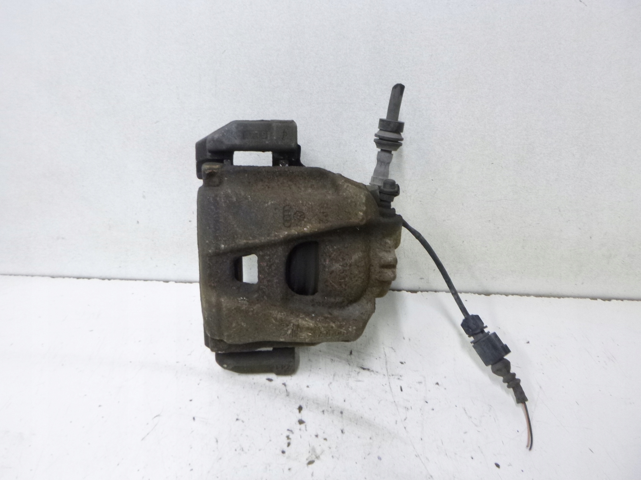 caliper brake + caliper carrier front left Audi A4 B8 2009r.