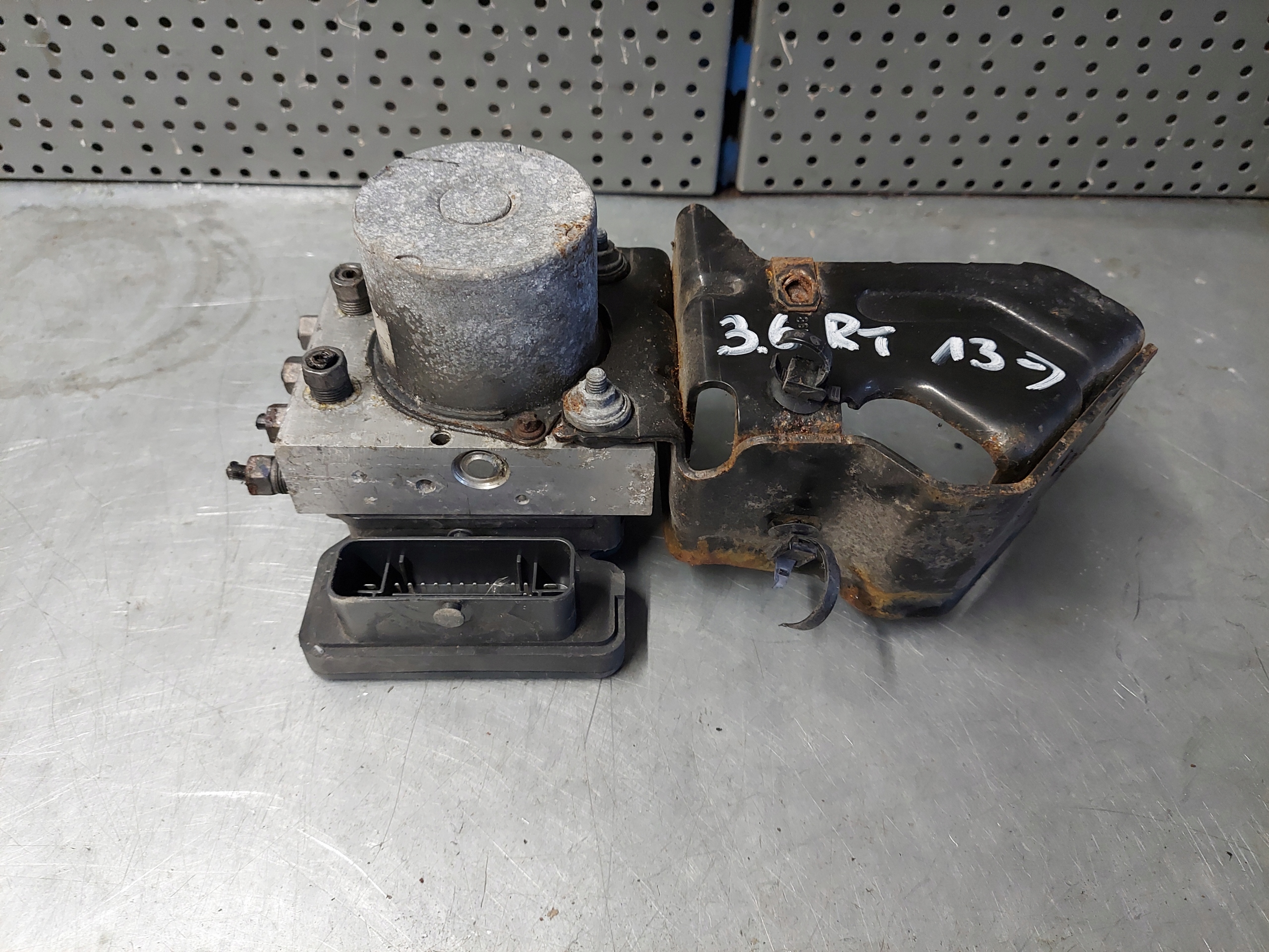 68183803AC - VOYAGER TOWN CARAVAN 11-20R НАСОС ABS