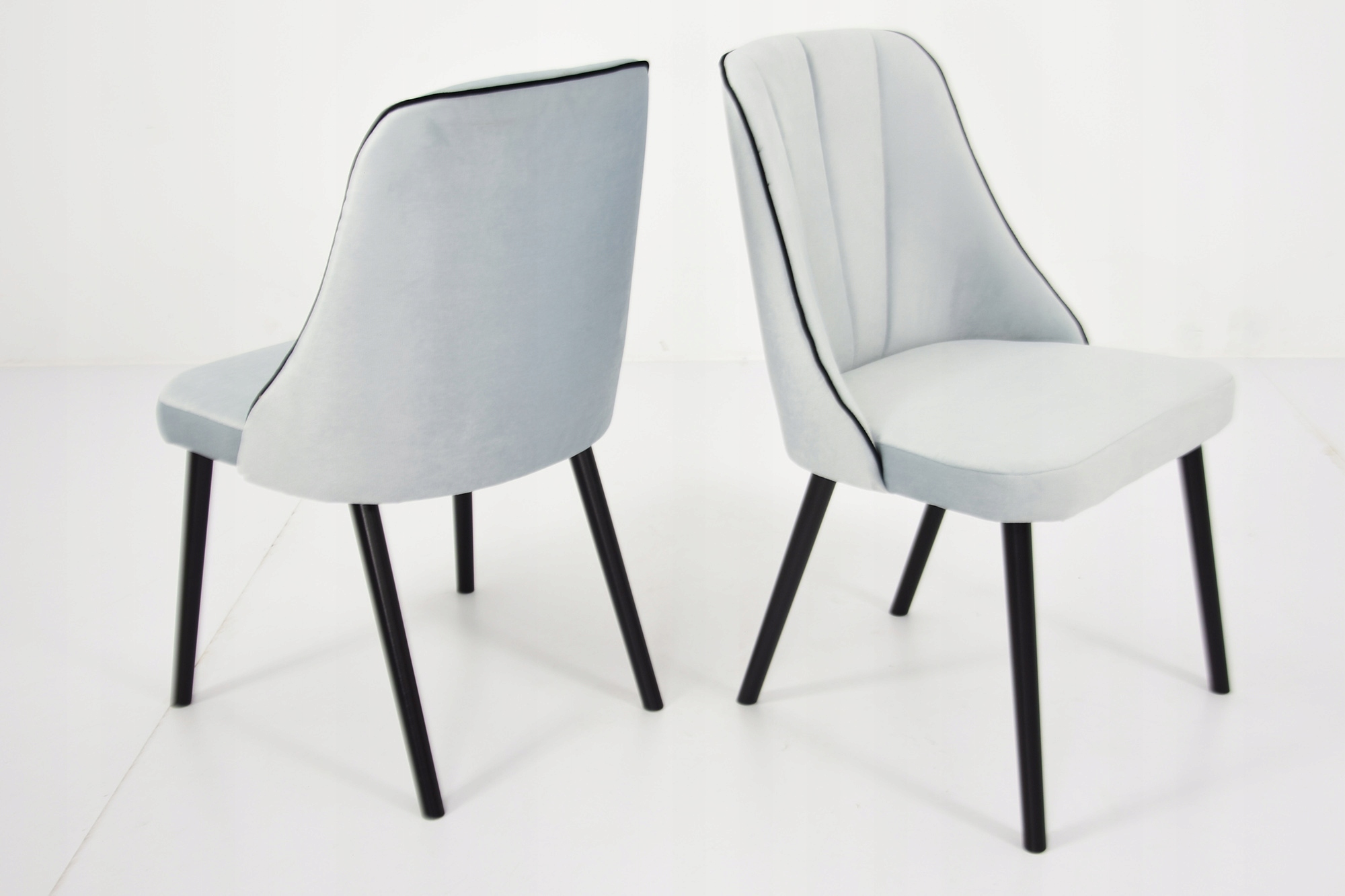 Mały stół 90x90 cm i 2 krzesła zestaw do salonu Długość stołu 90 cm