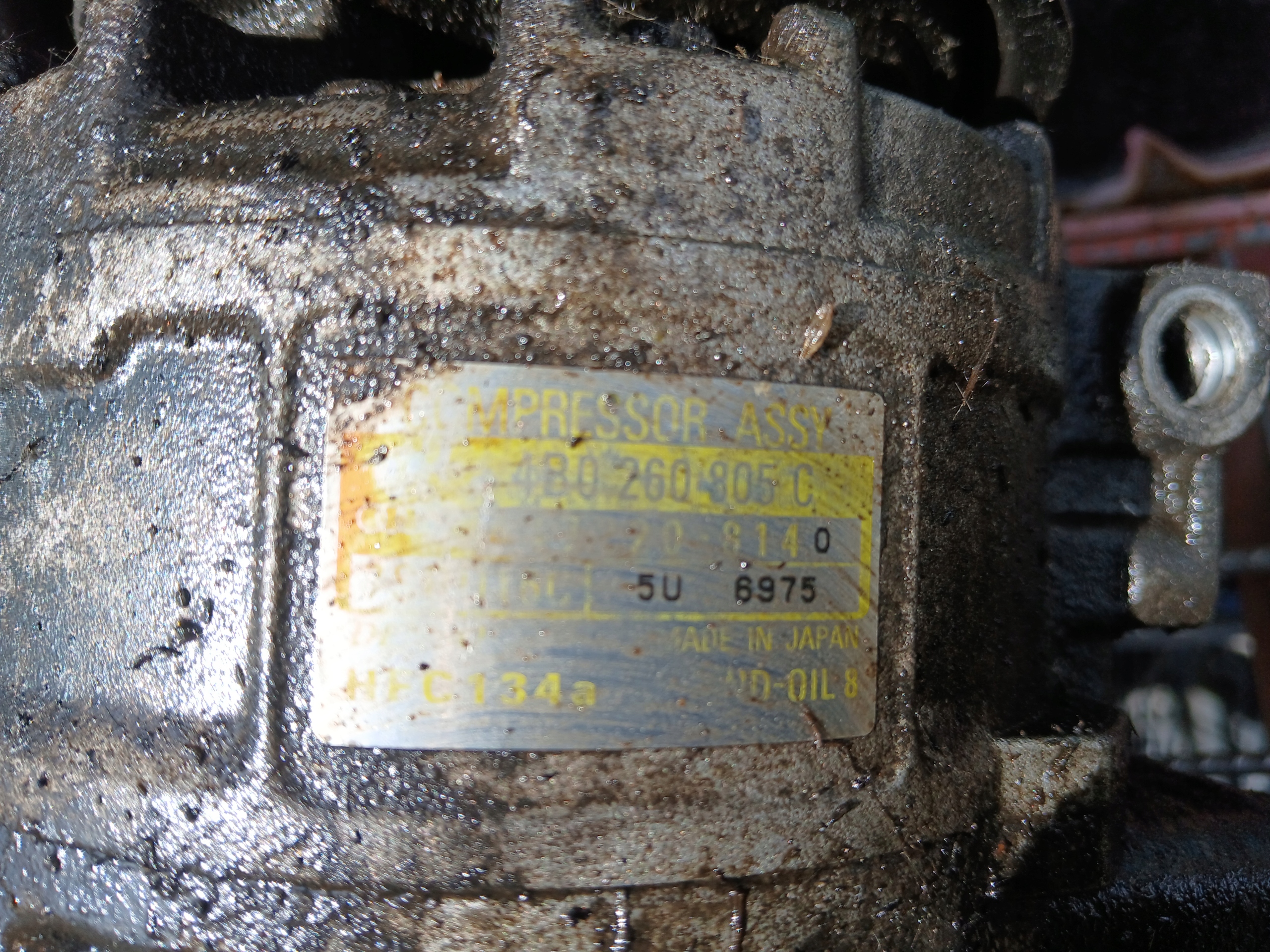 AUDI A6 C5 A4 B5 2.5 TDI compressor; compressor of the air conditioning 4B0260805C
