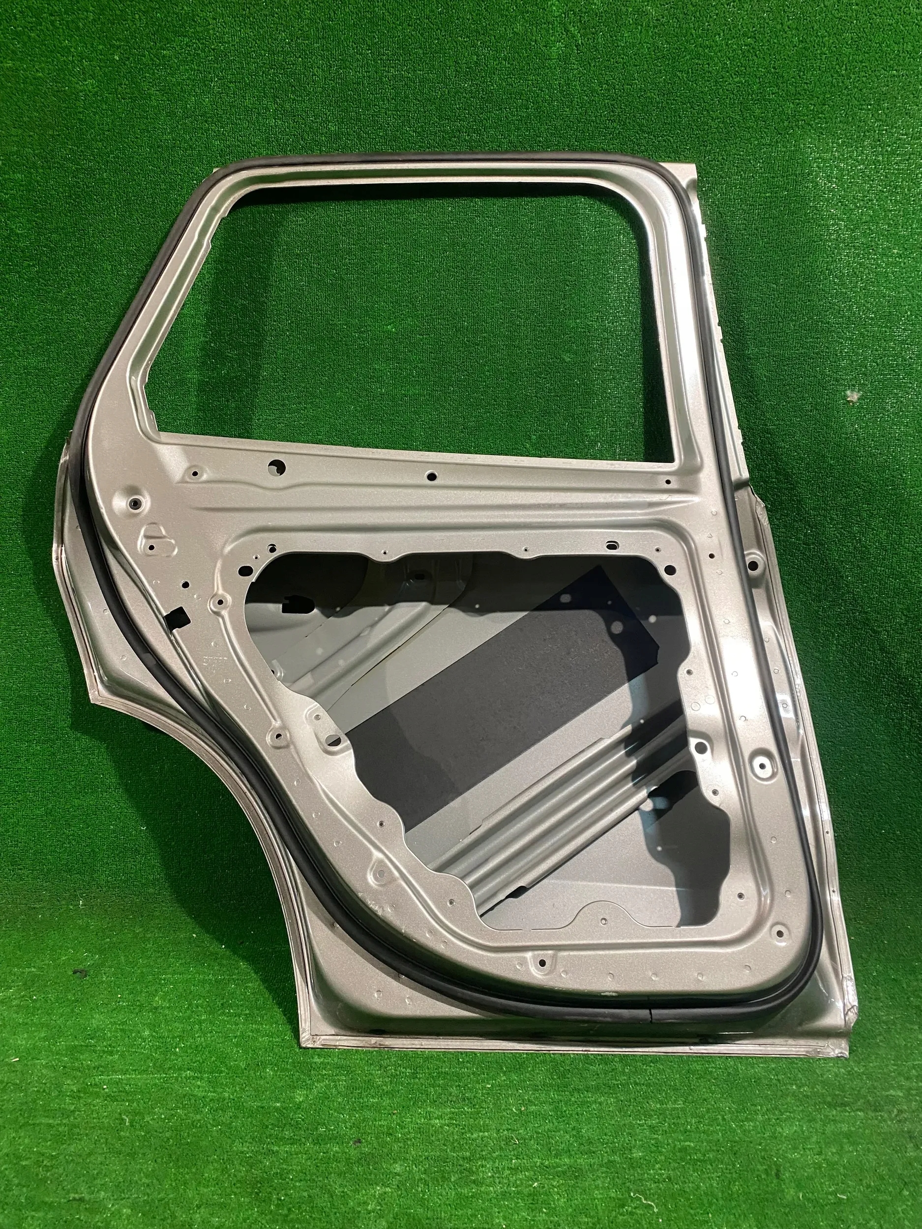 door rear. left MERCEDES GLC W254