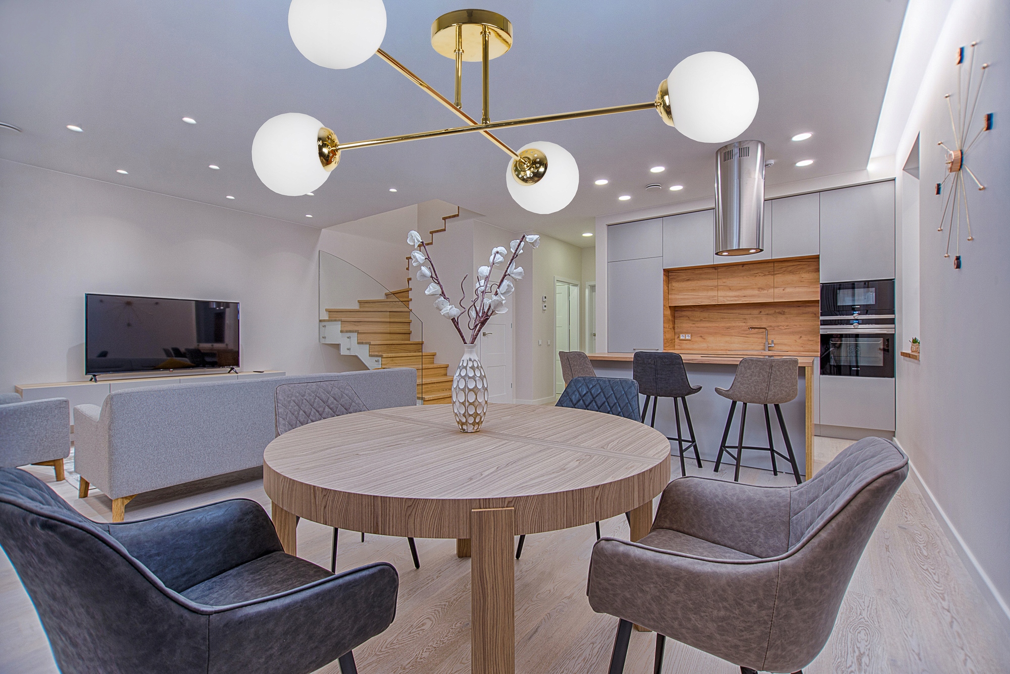 LAMPA WISZĄCA SUFITOWA ŻYRANDOL ZŁOTA KULE LED Kolor biały odcienie żółtego i złota