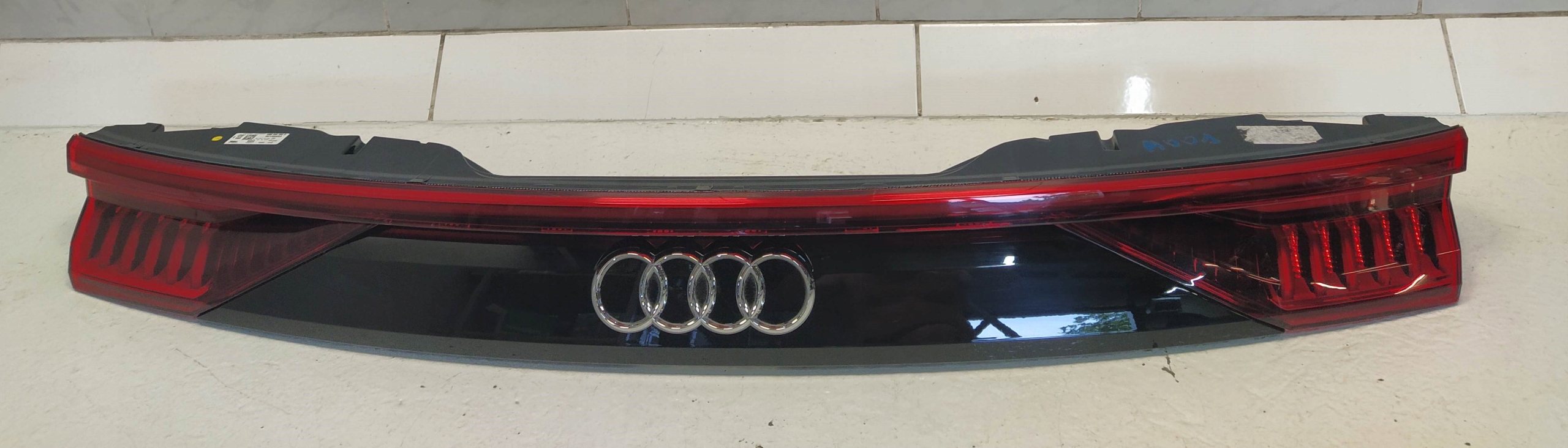 AUDI Q8 4M8 light lights rear part rear cap bonnet