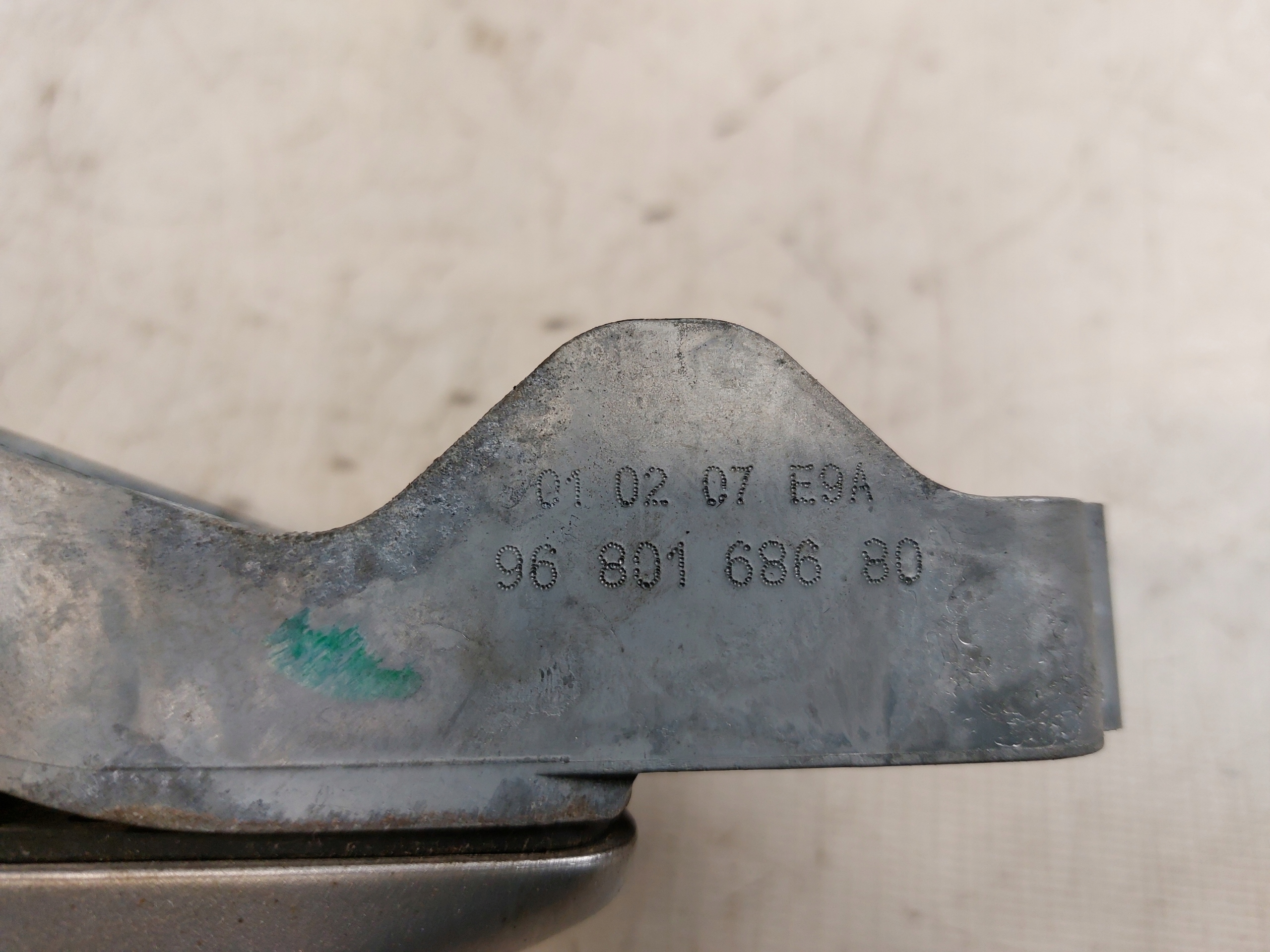 handle door left front PEUGEOT 207 5d