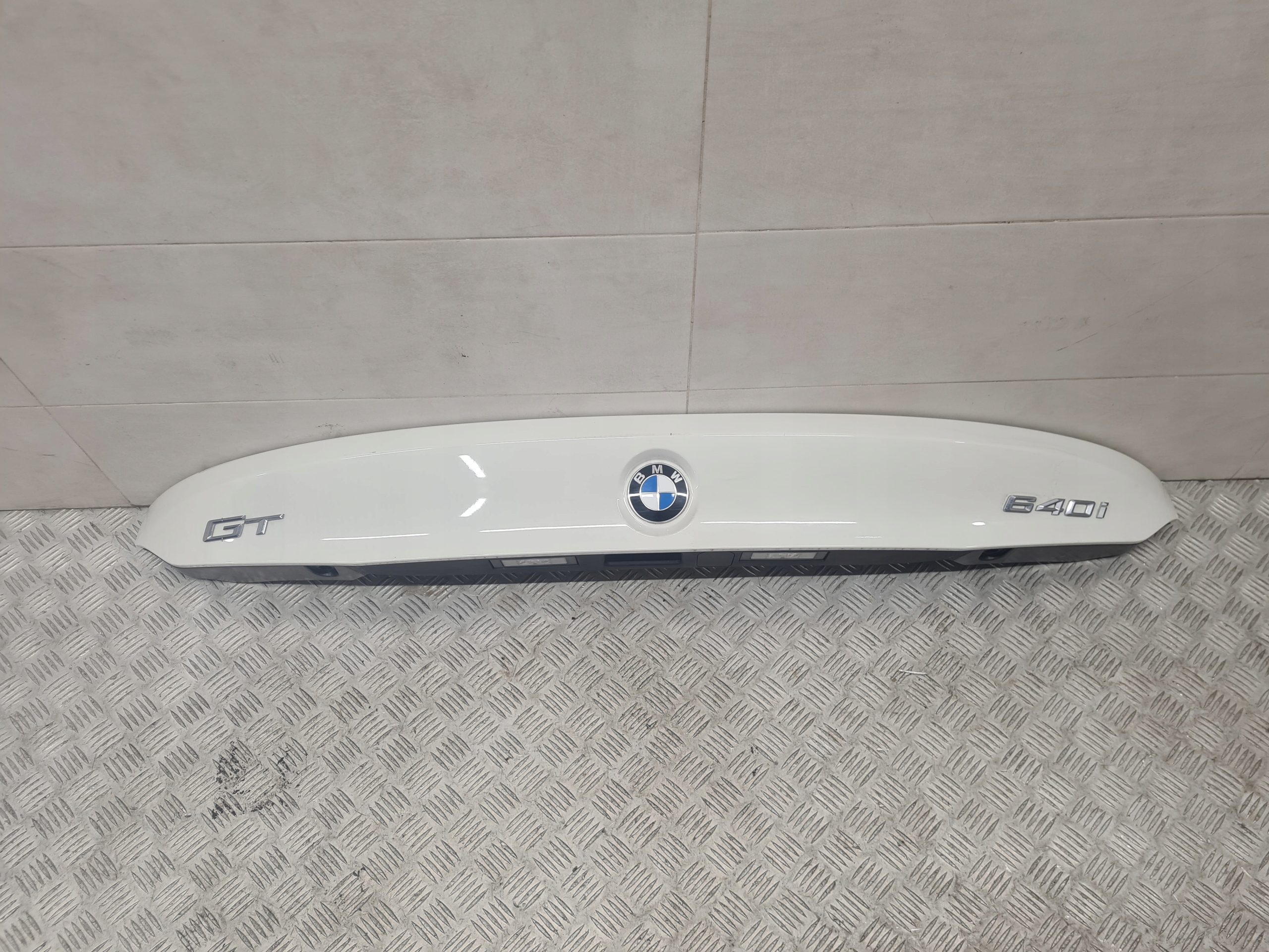 BMW G32 cap moulding bonnet boot A300 7467347