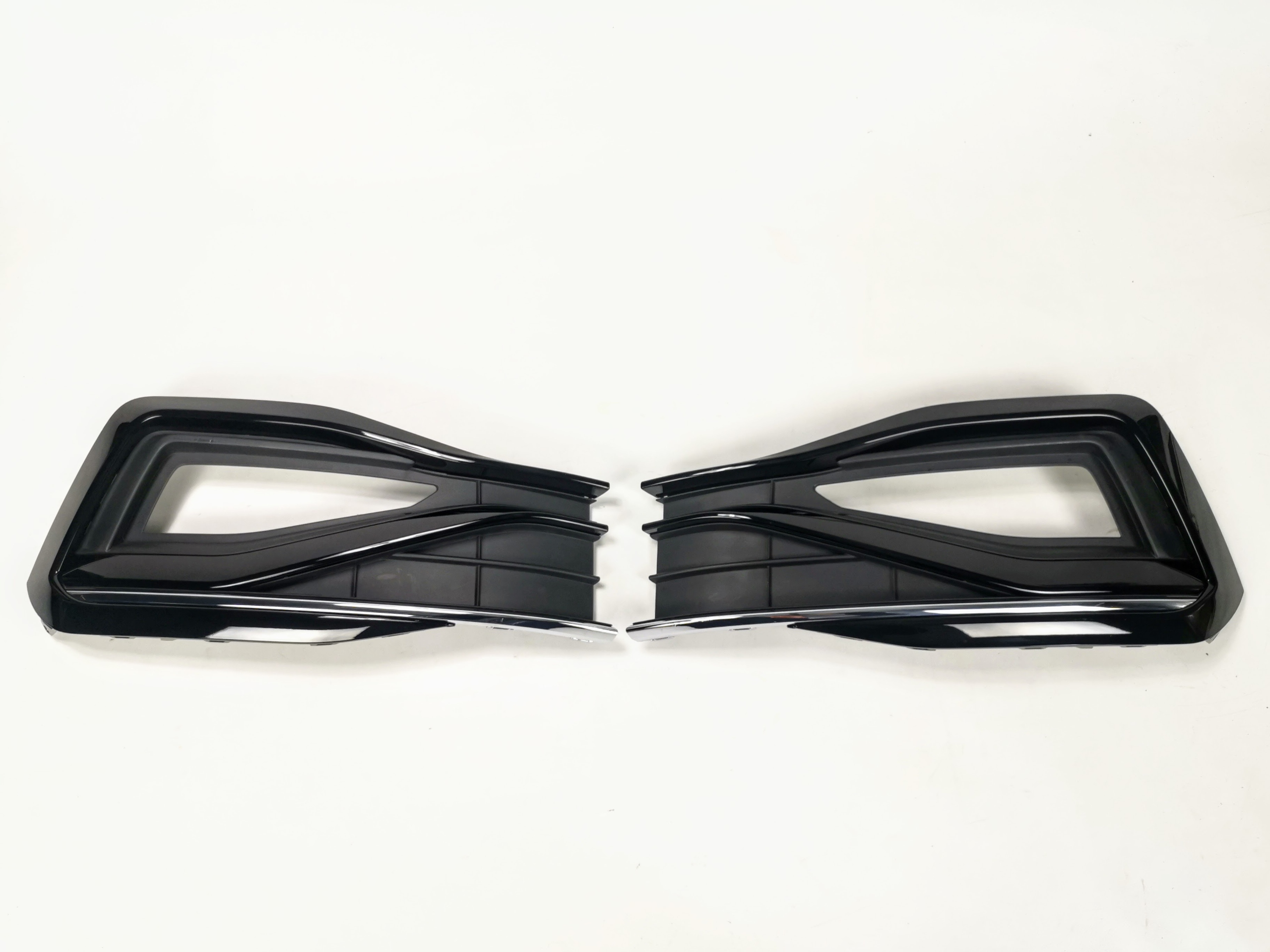 KRATKA ZDERZAKA PASSAT R 3G0853794C 3G0853793C Strona zabudowy przód