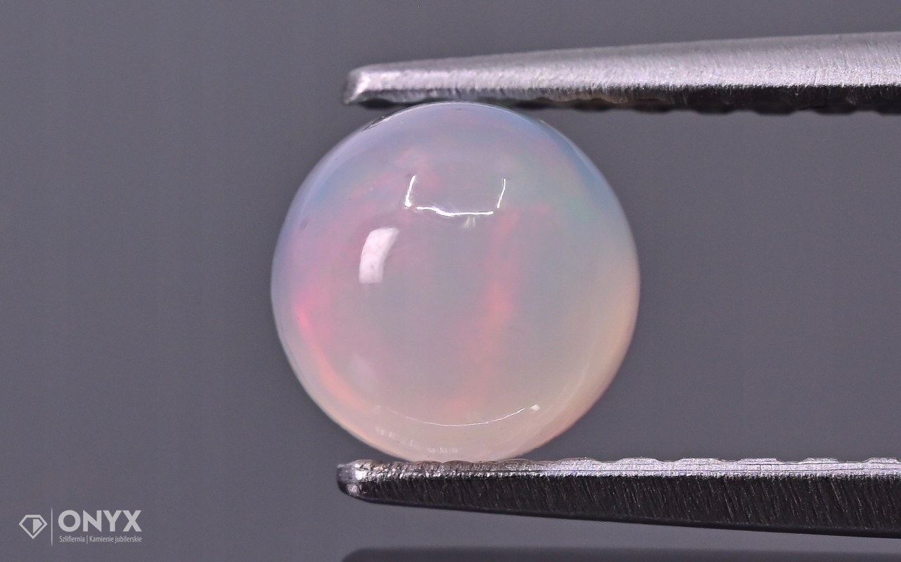 Opál z Etiopie kabošon kulatý fi 5,1 mm