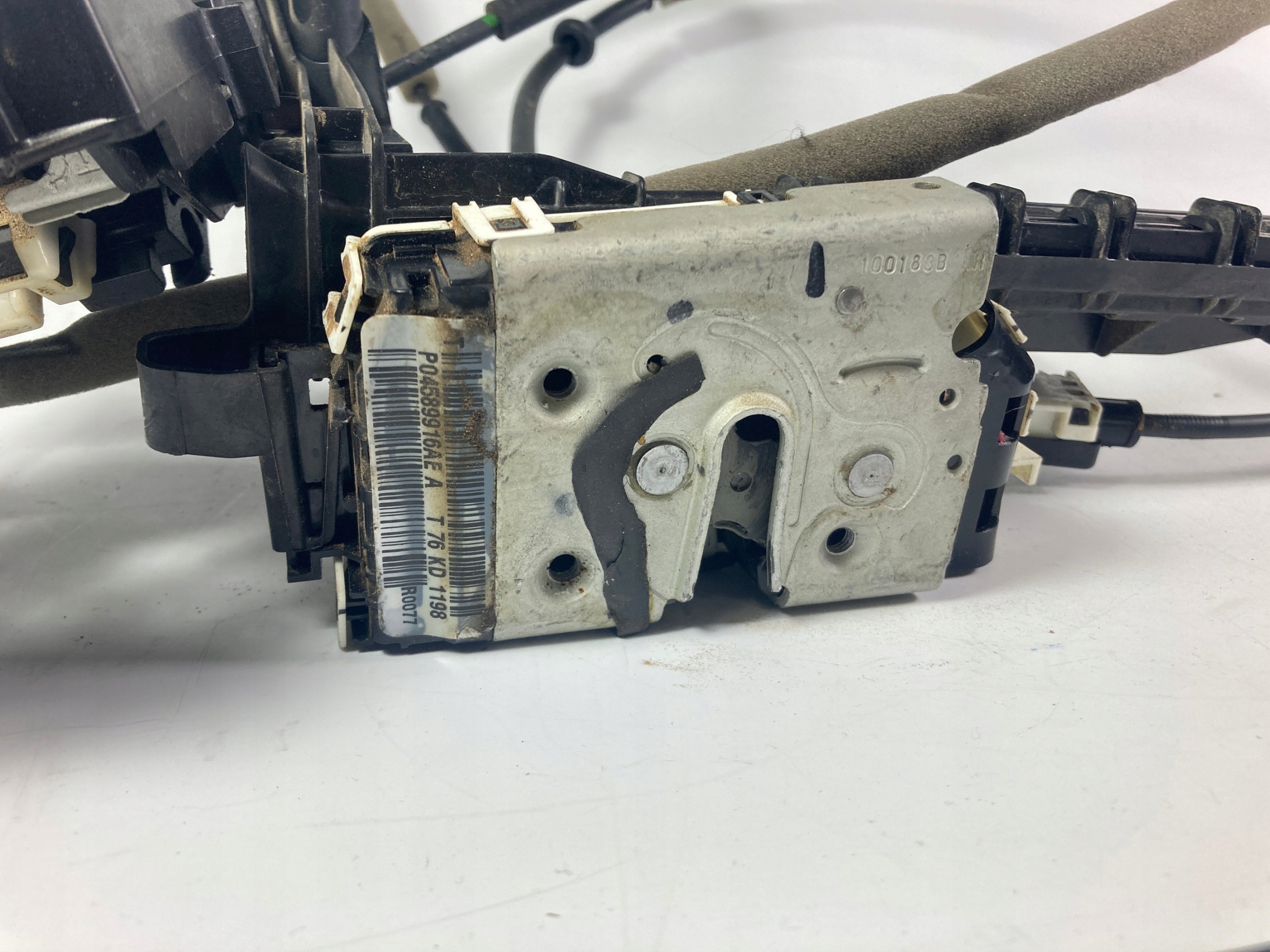 Chrysler Pacifica 2017-26 lock door right front
