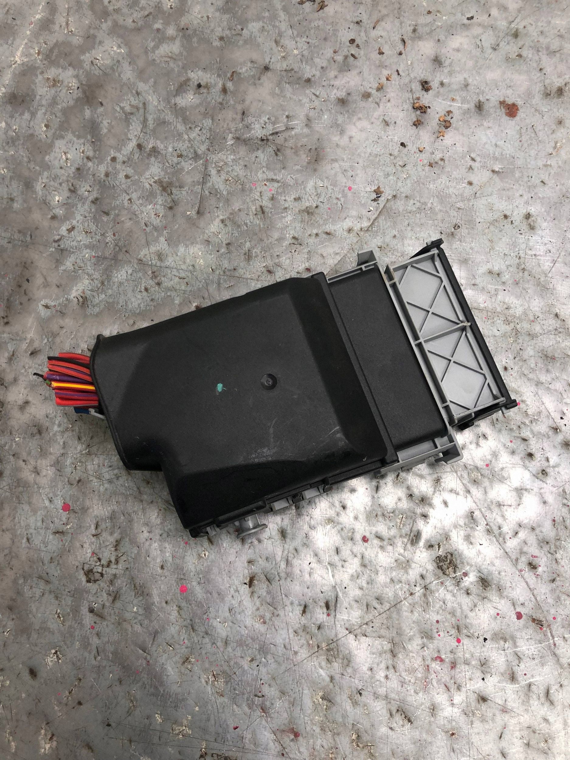 Module fusibles OPEL ASTRA J 13222786