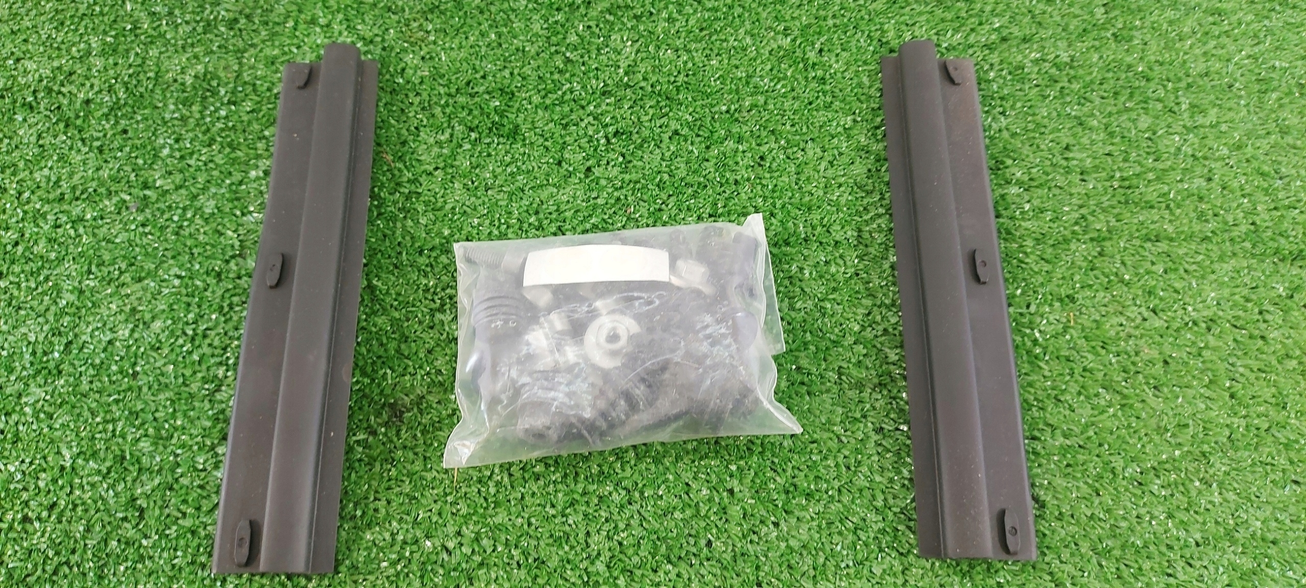 VIS FIXATION DU CAPOT + USZCZELKI AUDI A1 8X NEUF