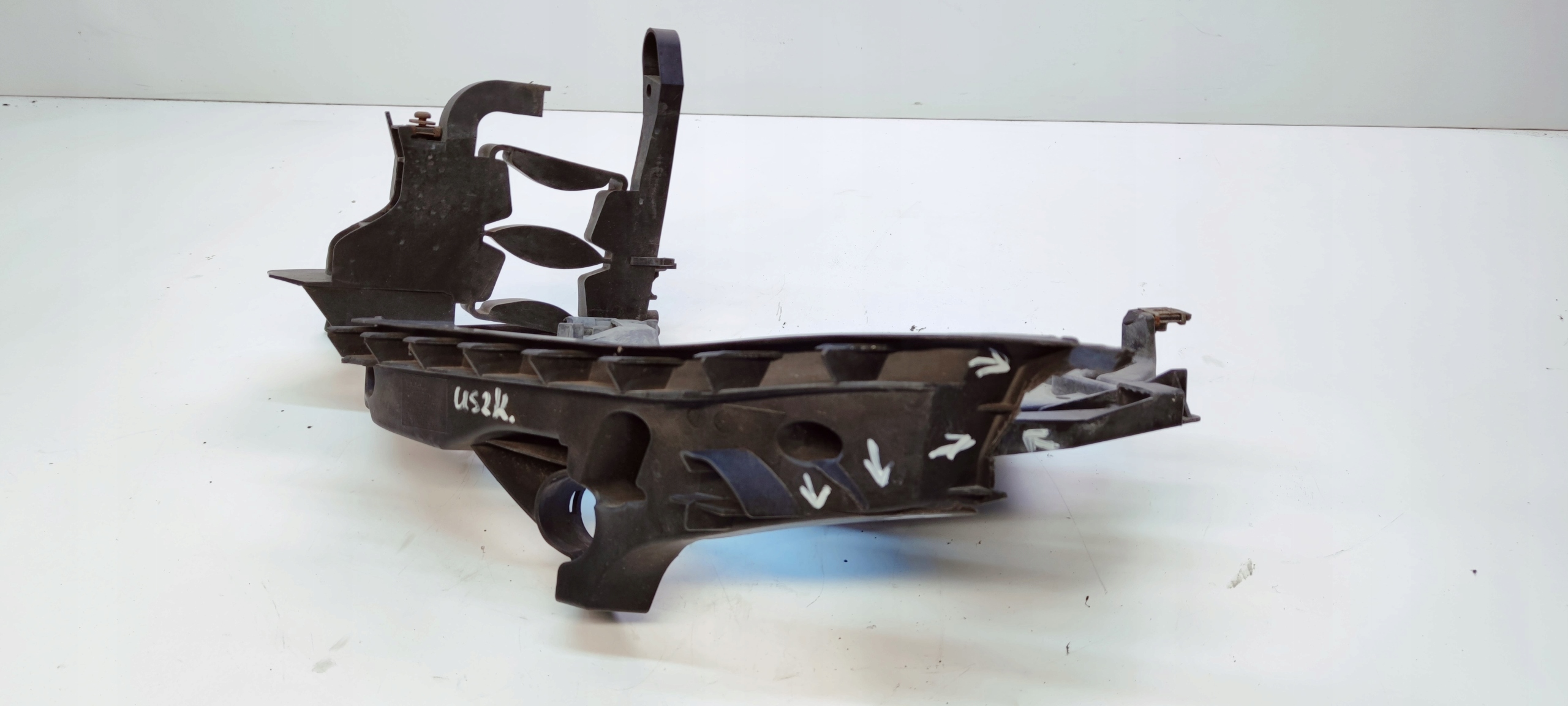 support REFLEKTORA left AUDI A4 B8 8K0805607 damag.