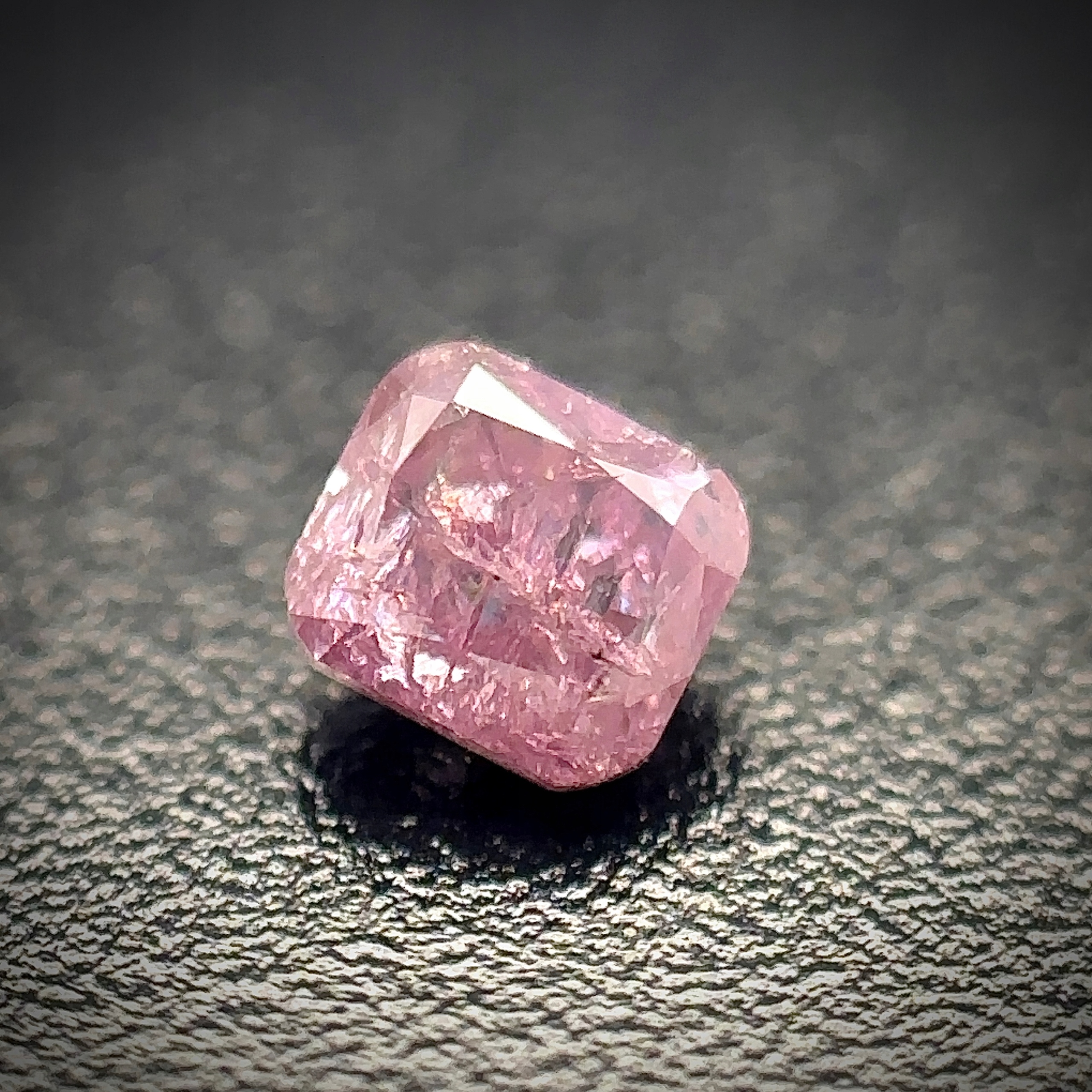 Přírodní Diamant 0.12ct Fialový Cushion I3 Certifikát Algt