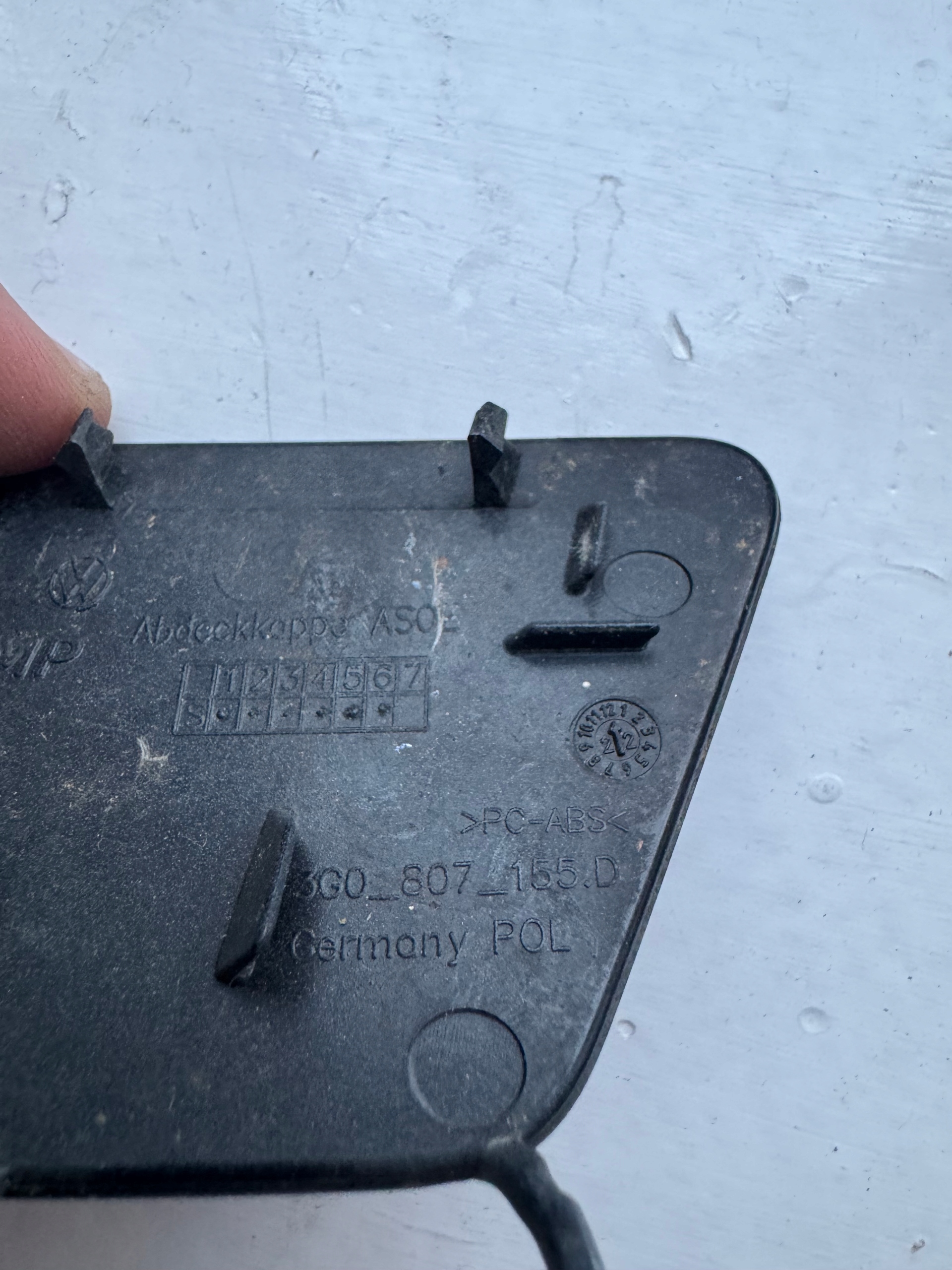 VW PASSAT B8 LIFT -> Abschleppöse der Stoßstange vorne 3G0807155D