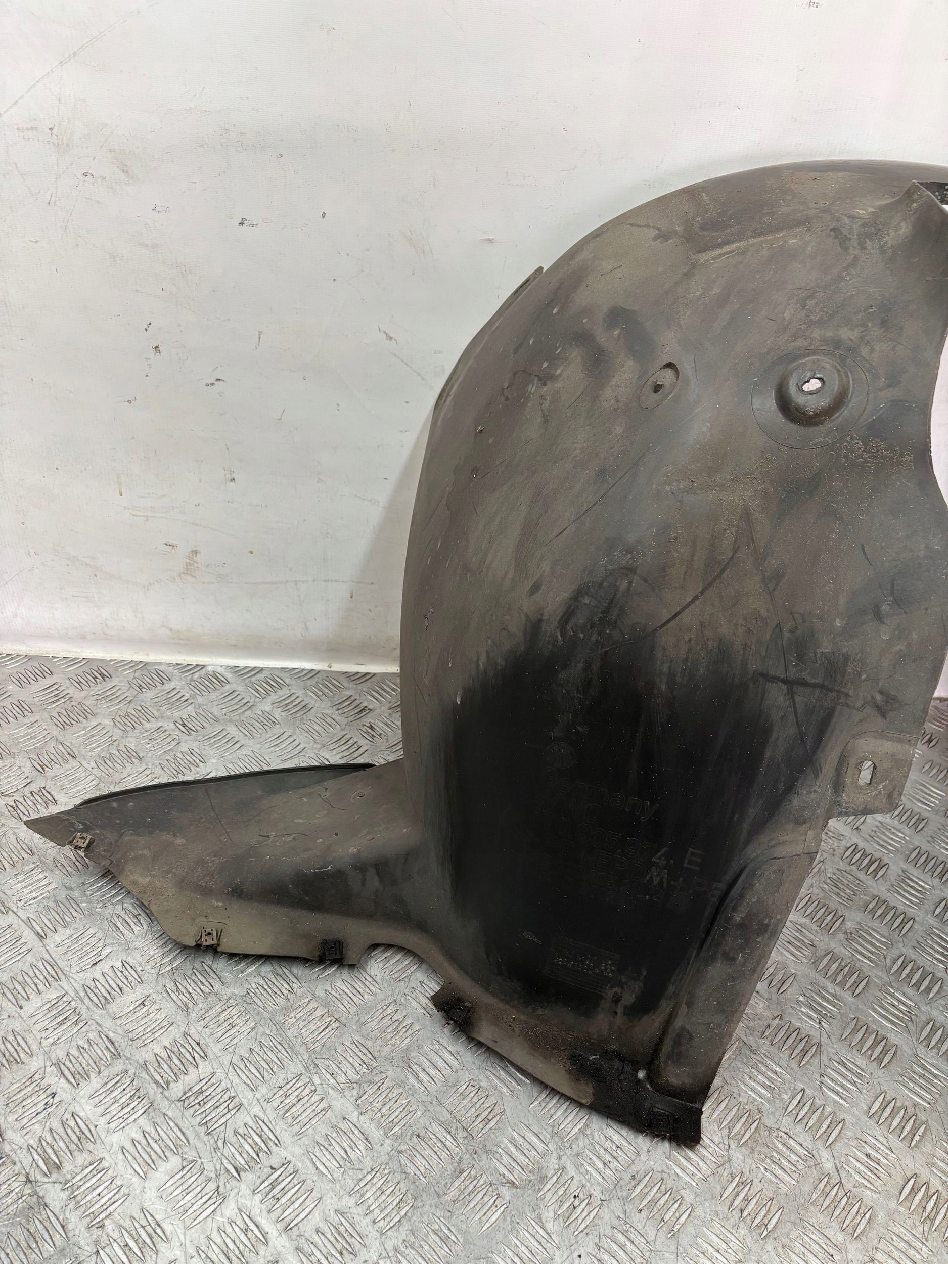 mudguard front front right VW TOURAN and 03