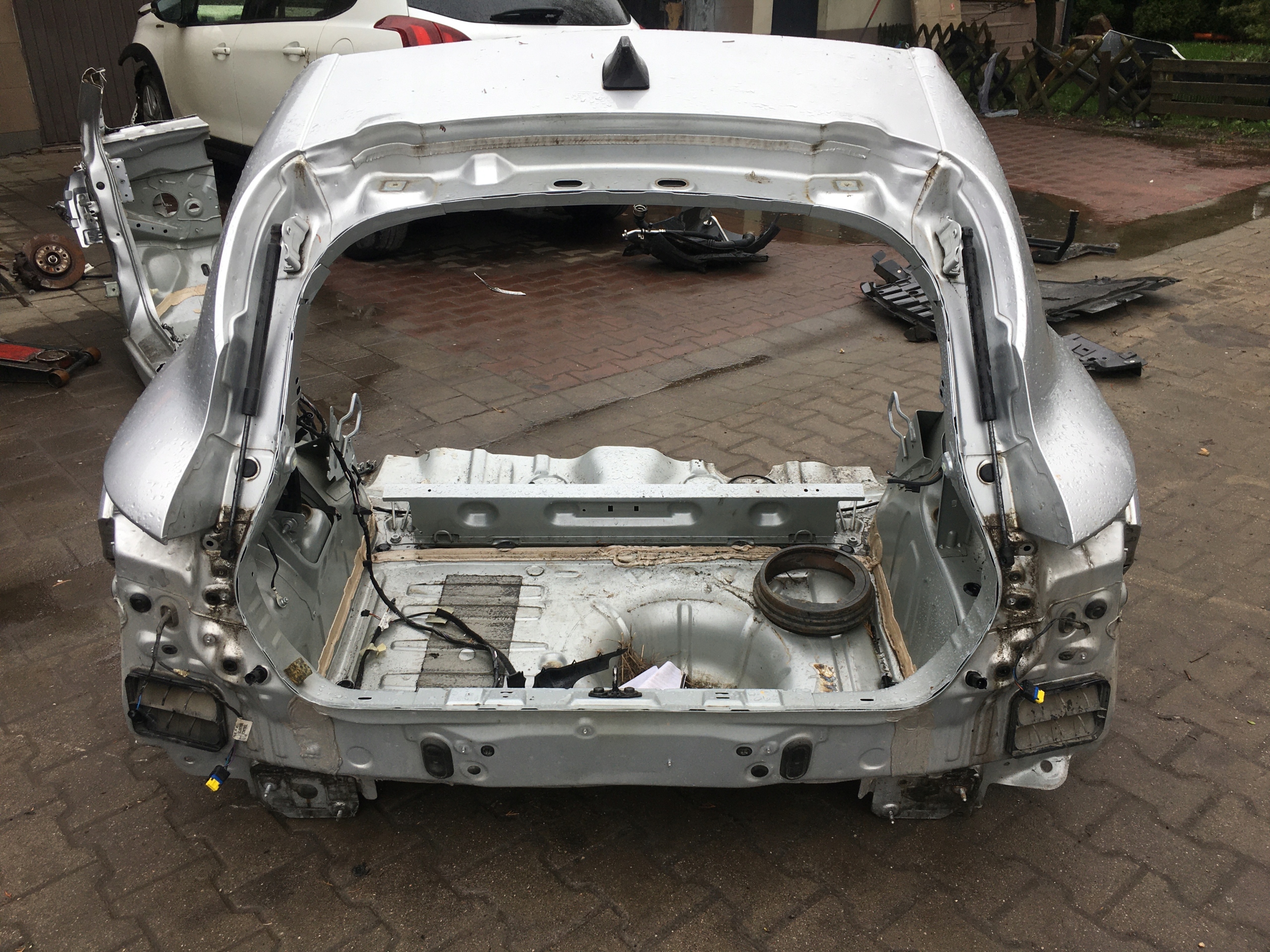 PAS TYLNY Z WANNĄ RENAULT CLIO IV HB TED69