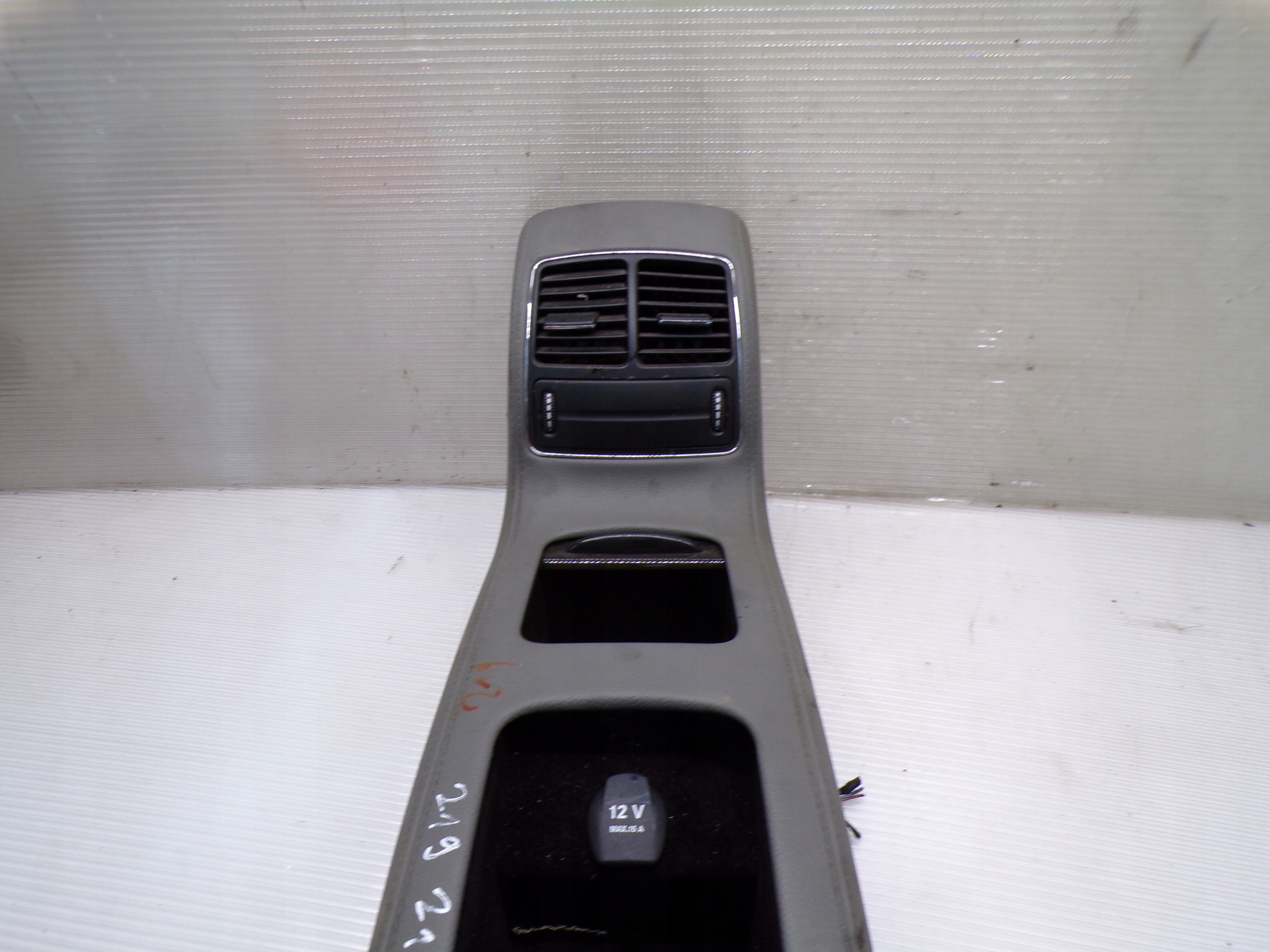 подлокотник зад MERCEDES W219 CLS