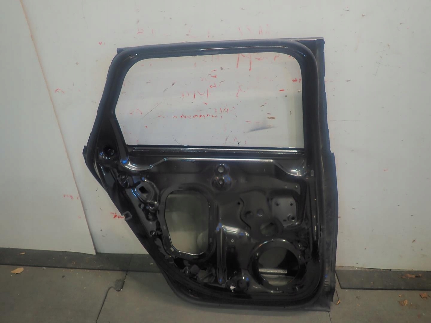 door rear part rear. left AUDI A6 C8 2018- KOMBI