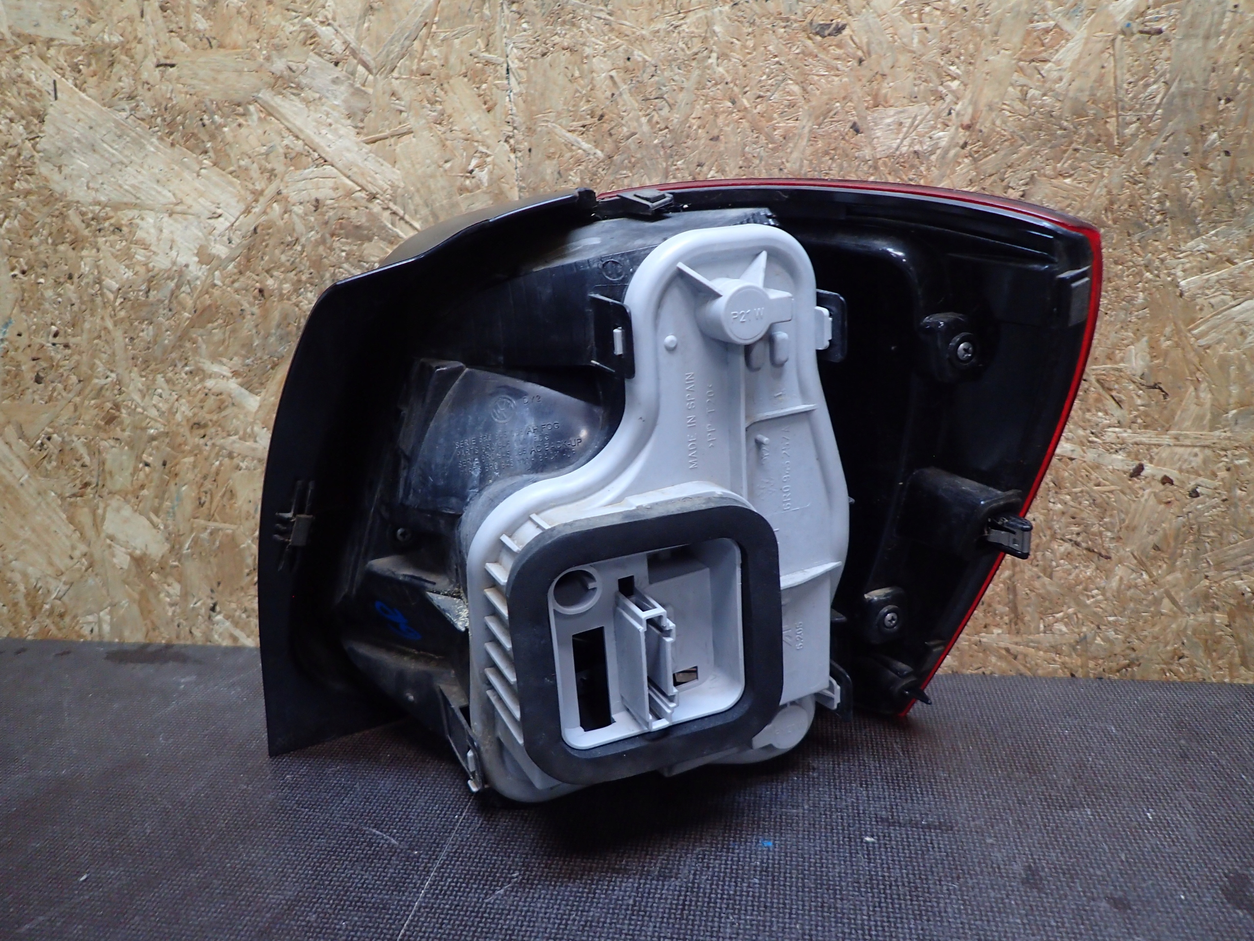 LIGHT LEFT VW POLO 6R 08
