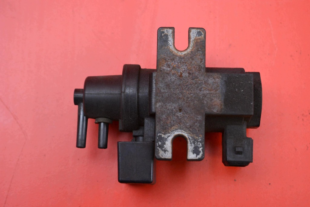 ventil vakum 7796634 BMW E90 E91 2.0 D 122 KM 04-08