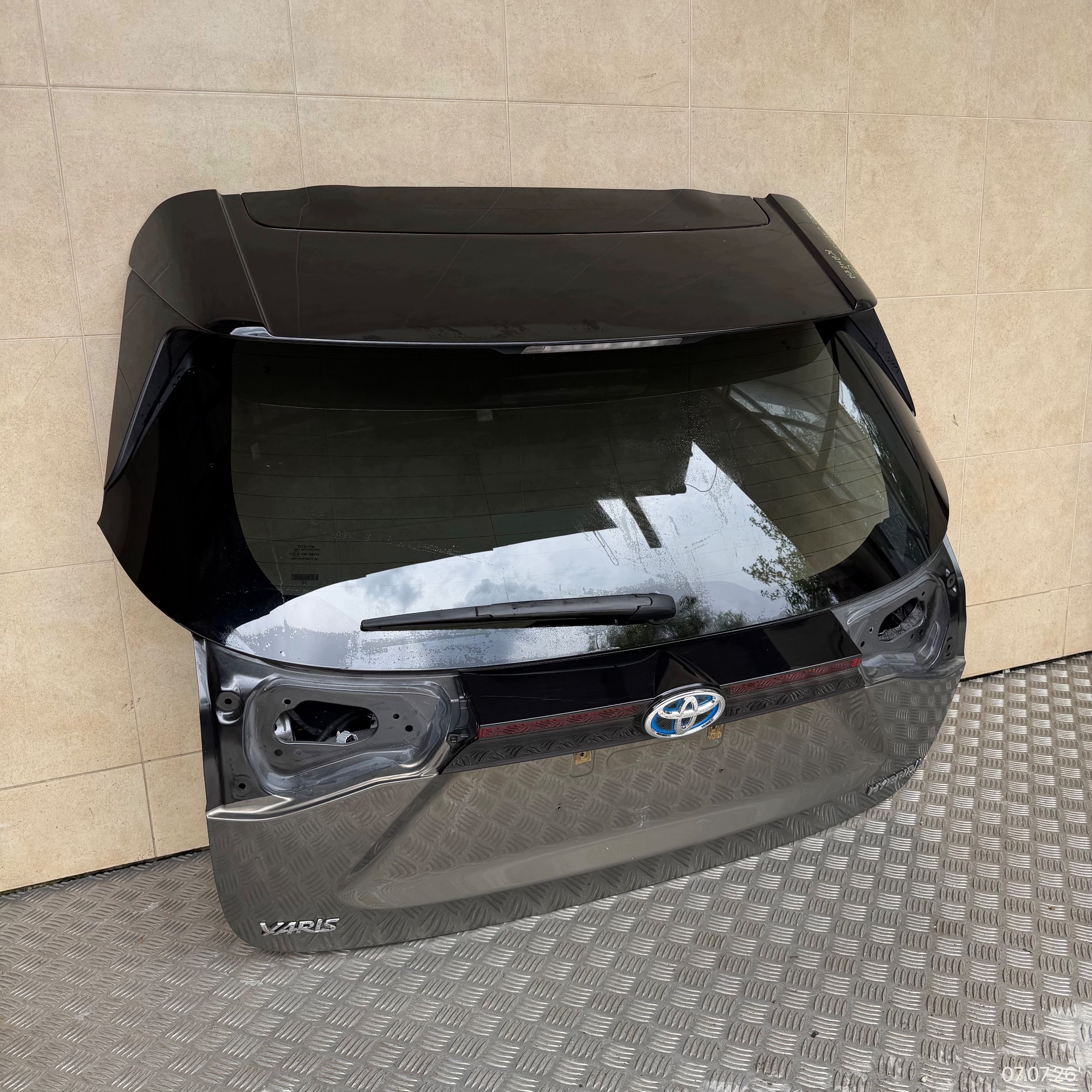 boot doors complete TOYOTA YARIS CROSS 2023 ROK KAMERA