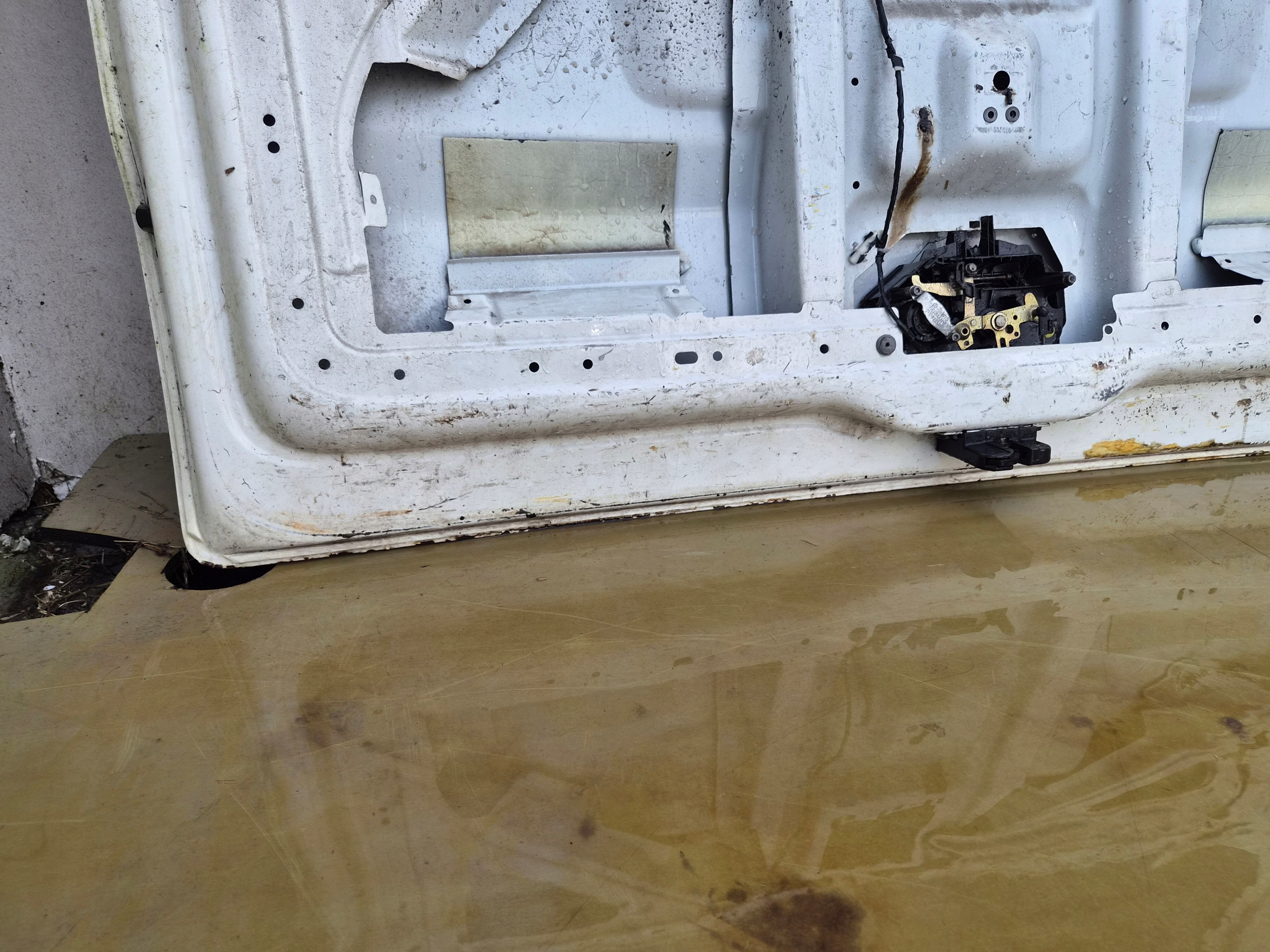 trunk door cover boot rear part VW T5 T5 LIFT biala