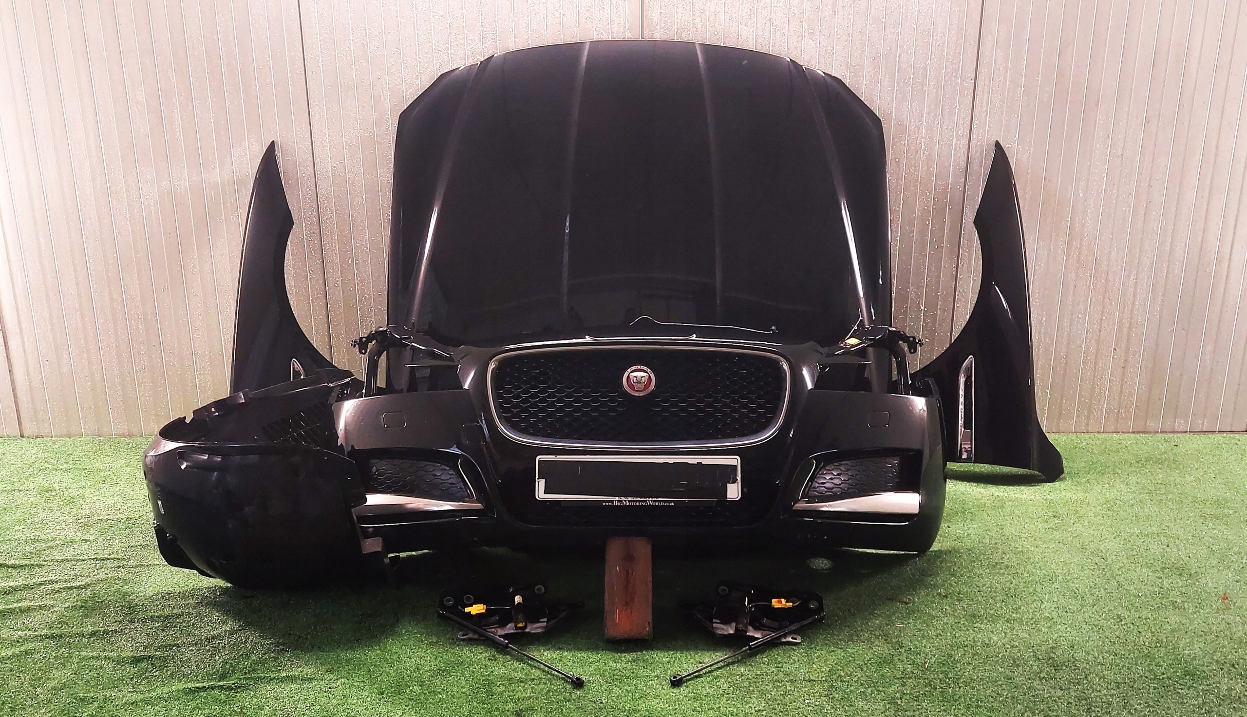 bumper front complete JAGUAR XF X260 15r -> LAK: LCRC PAB ULTIMATE BLACK