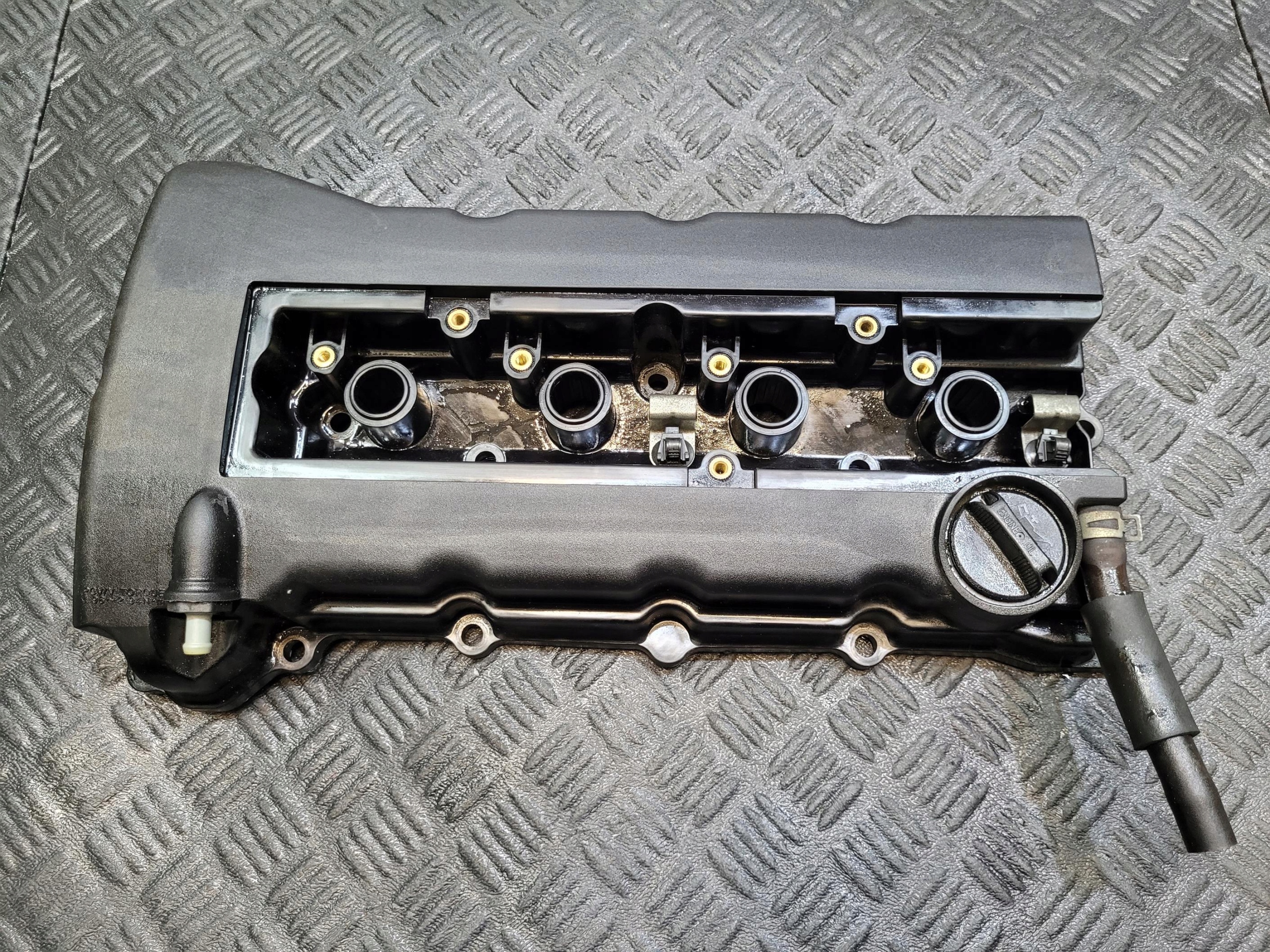 Abdeckung der Ventile MITSUBISHI OUTLANDER 3 III PHEV 2.0 4B11