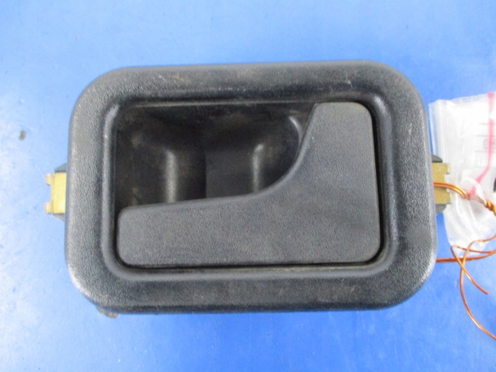 BMW III 3 E30 4D KLAMKA WEWNĘTRZNA TYŁ TYLNA PRAWA CZARNA