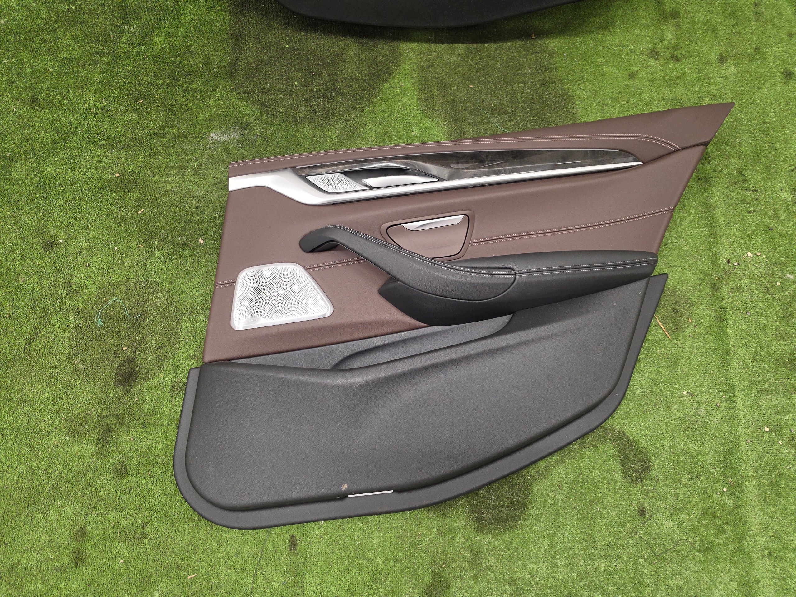 BMW 5 G38 side door rear part right left BOWERS WILKINS