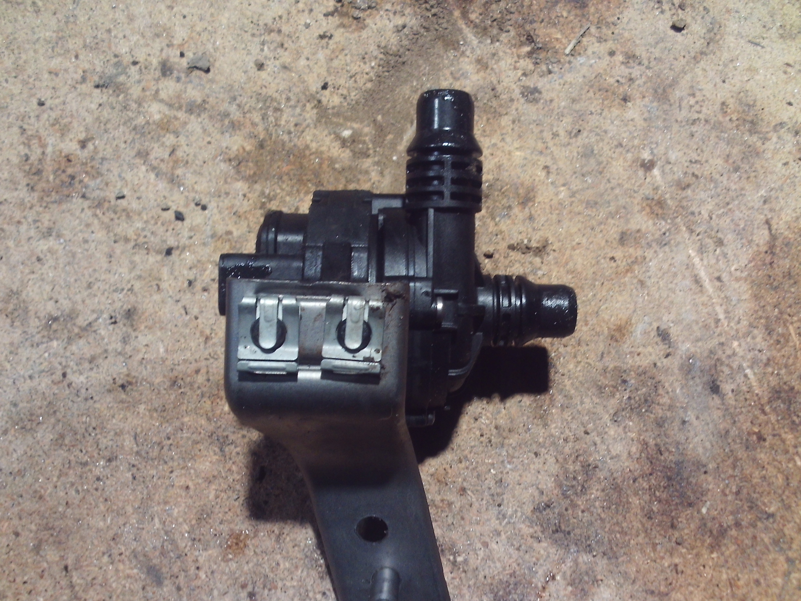 Pompa d’acqua BMW 8643397