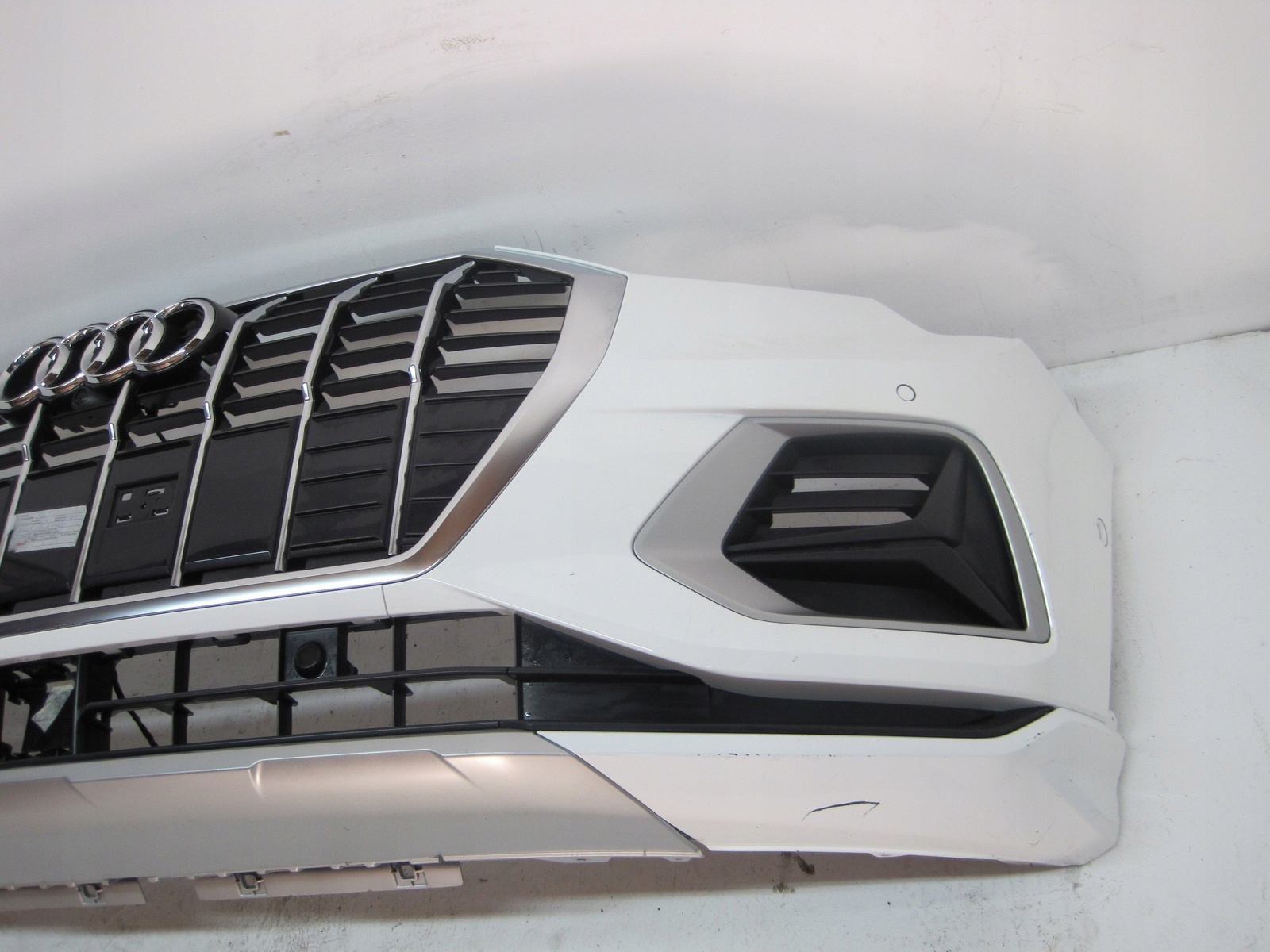 bumper AUDI Q3 83A 22R KAMERA 6 PDC front