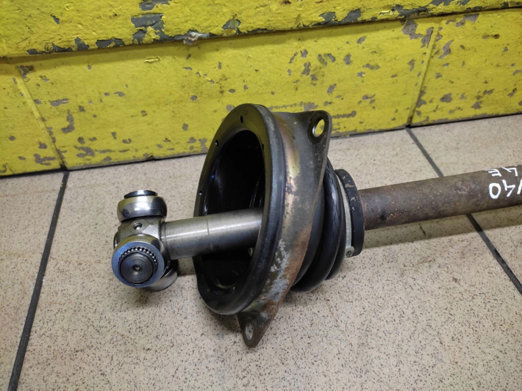 VOLVO V40 2.4 semi-axis left front