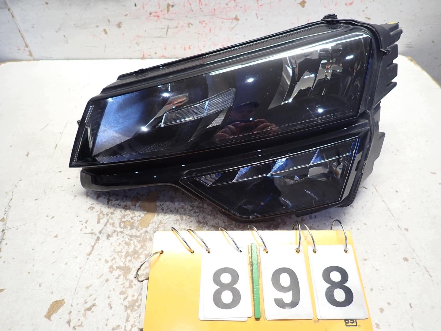 light front front left SKODA KAROQ 2018- 57B941015A