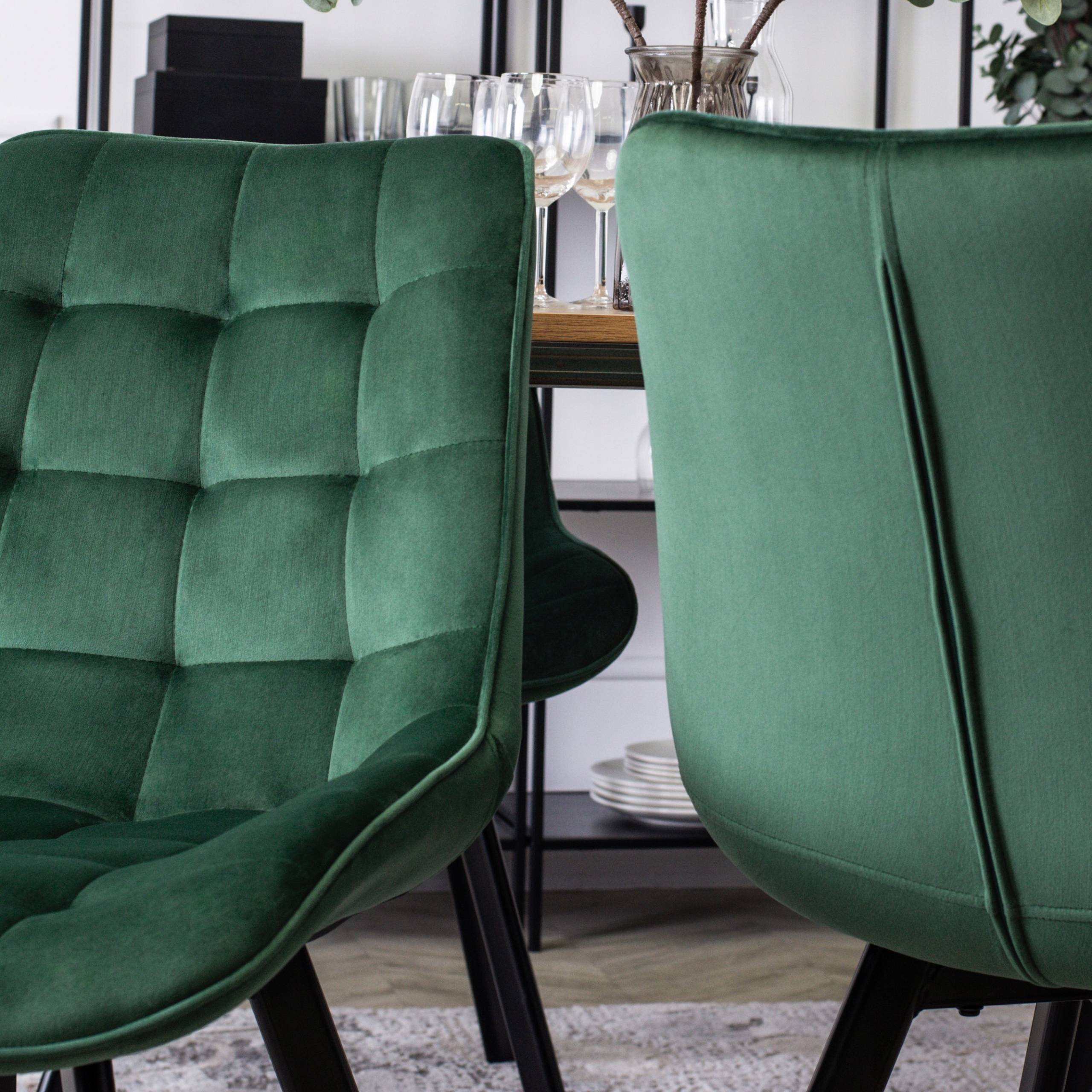 Zestaw Stół Rozkładany Okrągły i 4 Krzesła Welurowe Do Loft Salonu Jadalni Kod producenta Stół Kuchenny + 4 Krzesła Pikowane Velvet