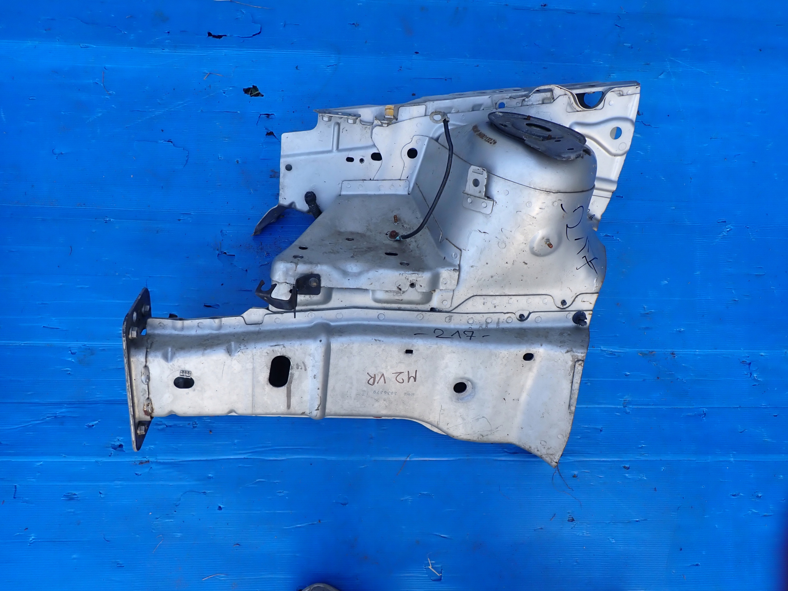 MAZDA 2 II DY 02-07 ЛОНЖЕРОН ПЕРЕДНЯ ПРАВА