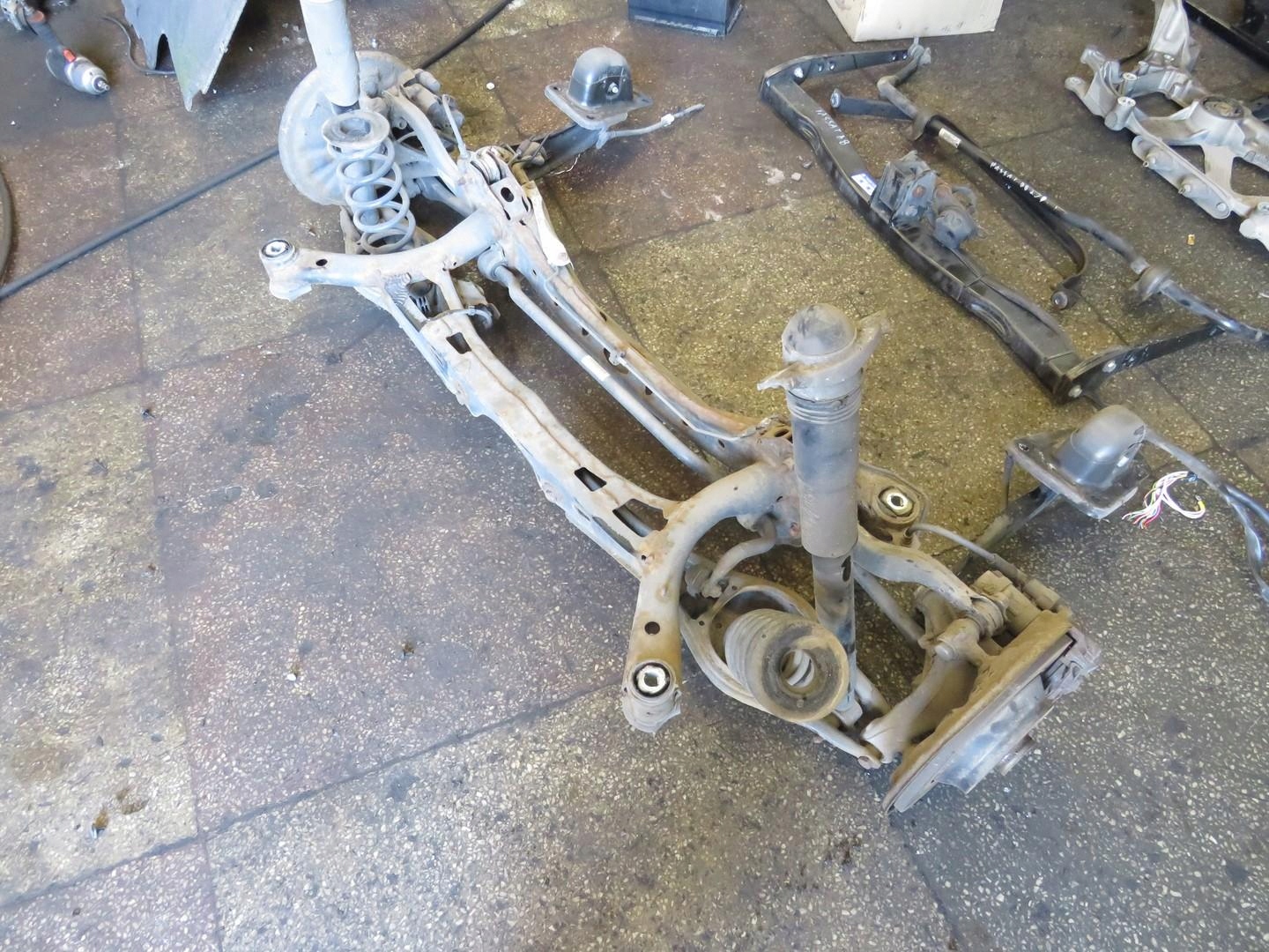 BELKA ZAWIESZENIE OŚ TYŁ PASSAT B8 KOMBI Numer katalogowy części KRIS235789