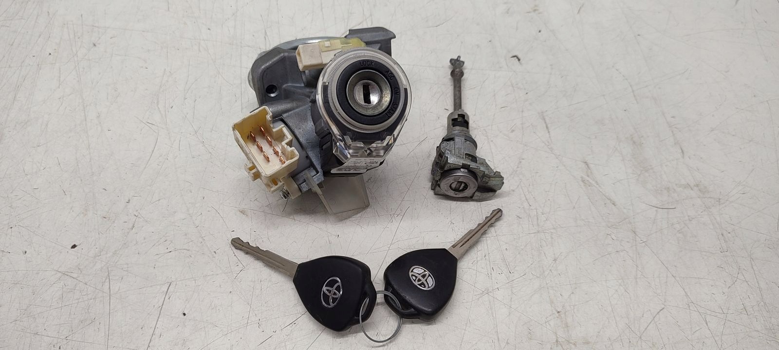 Allumage Insert 2xkluczyk Toyota Avensis T27