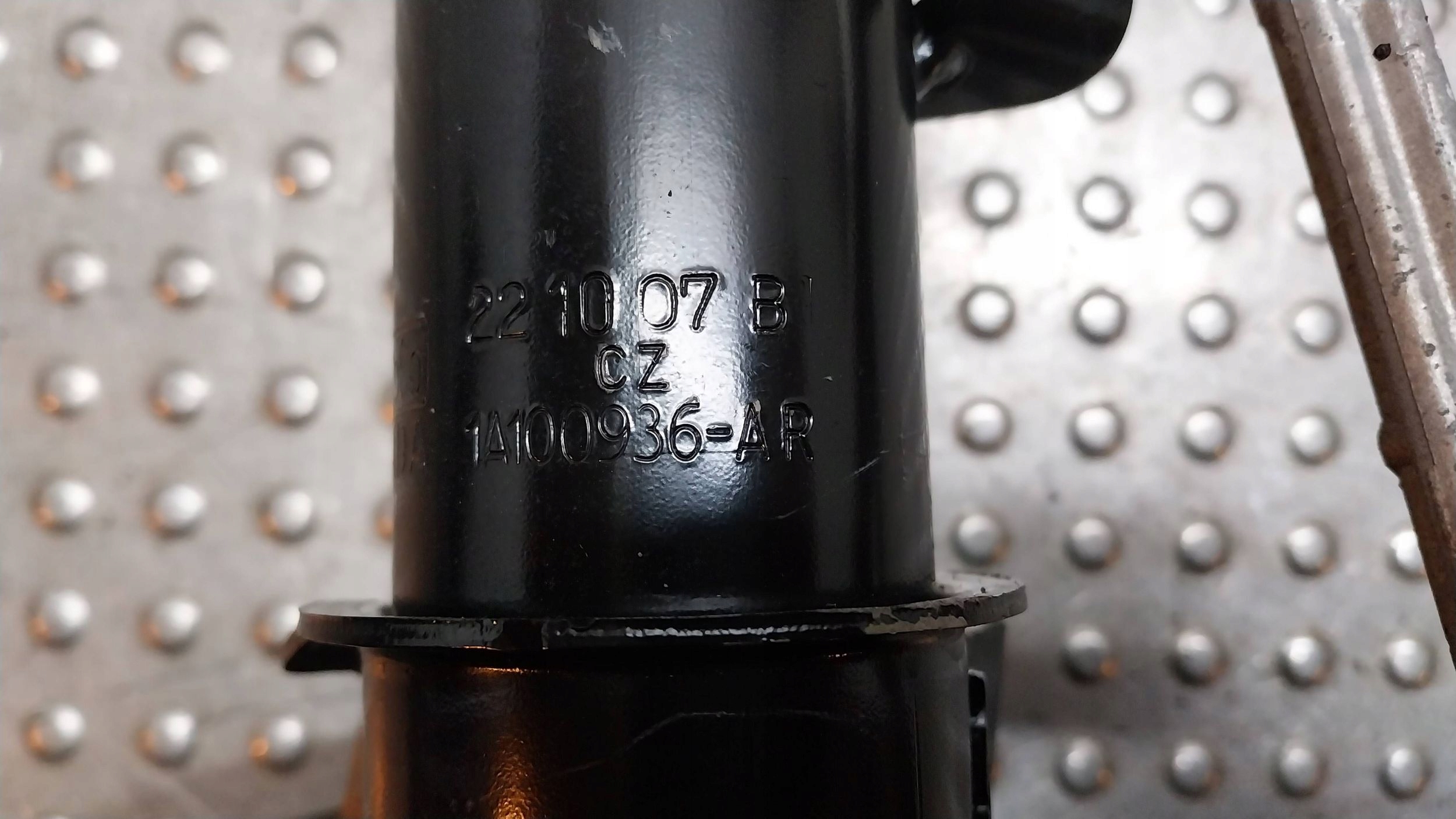 shock absorber right front L1TC-18045-MD FORD PUMA MK2