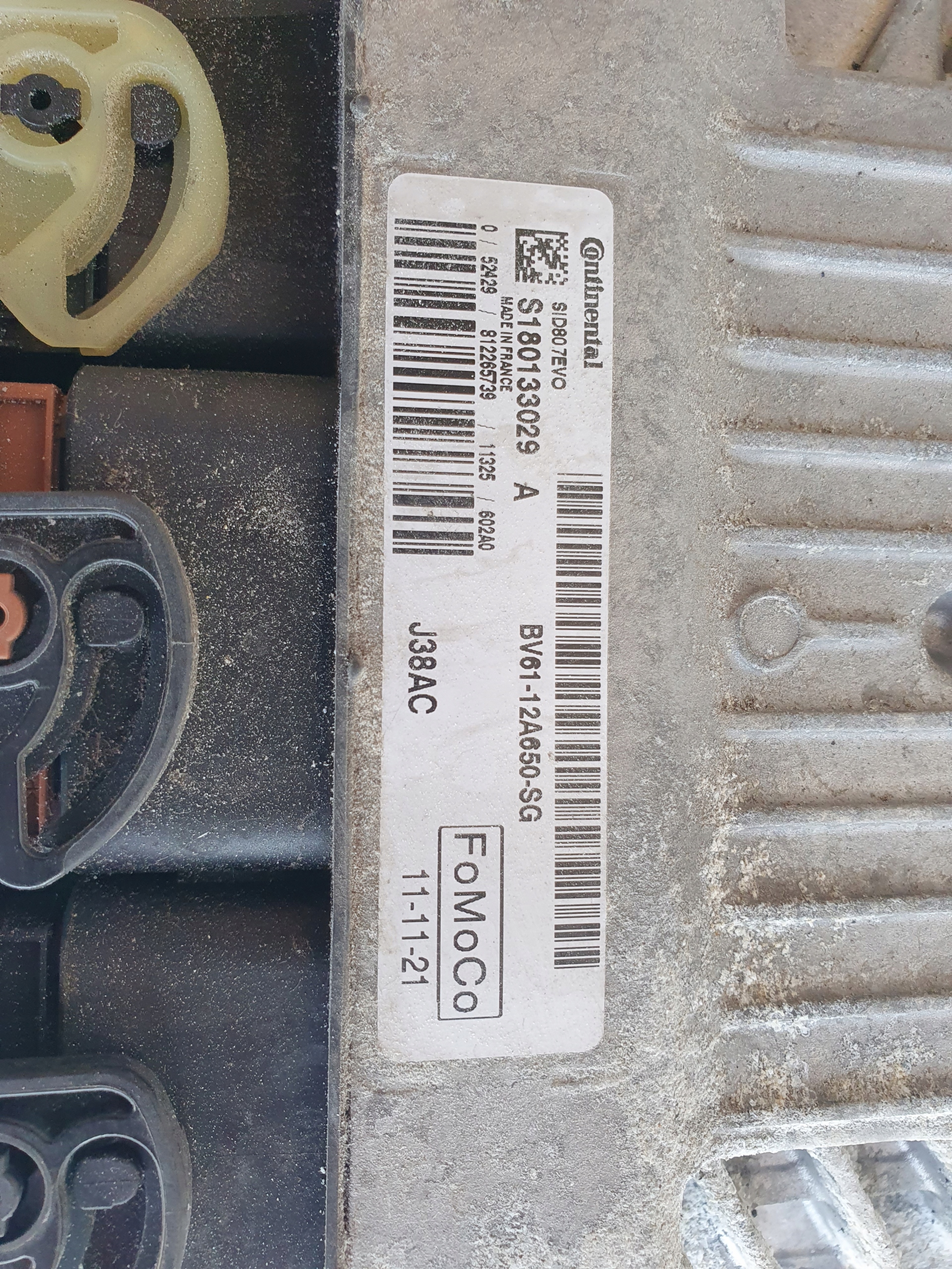 Ford Focus MK3 III 1.6 TDci computer control unit of the engine ECU