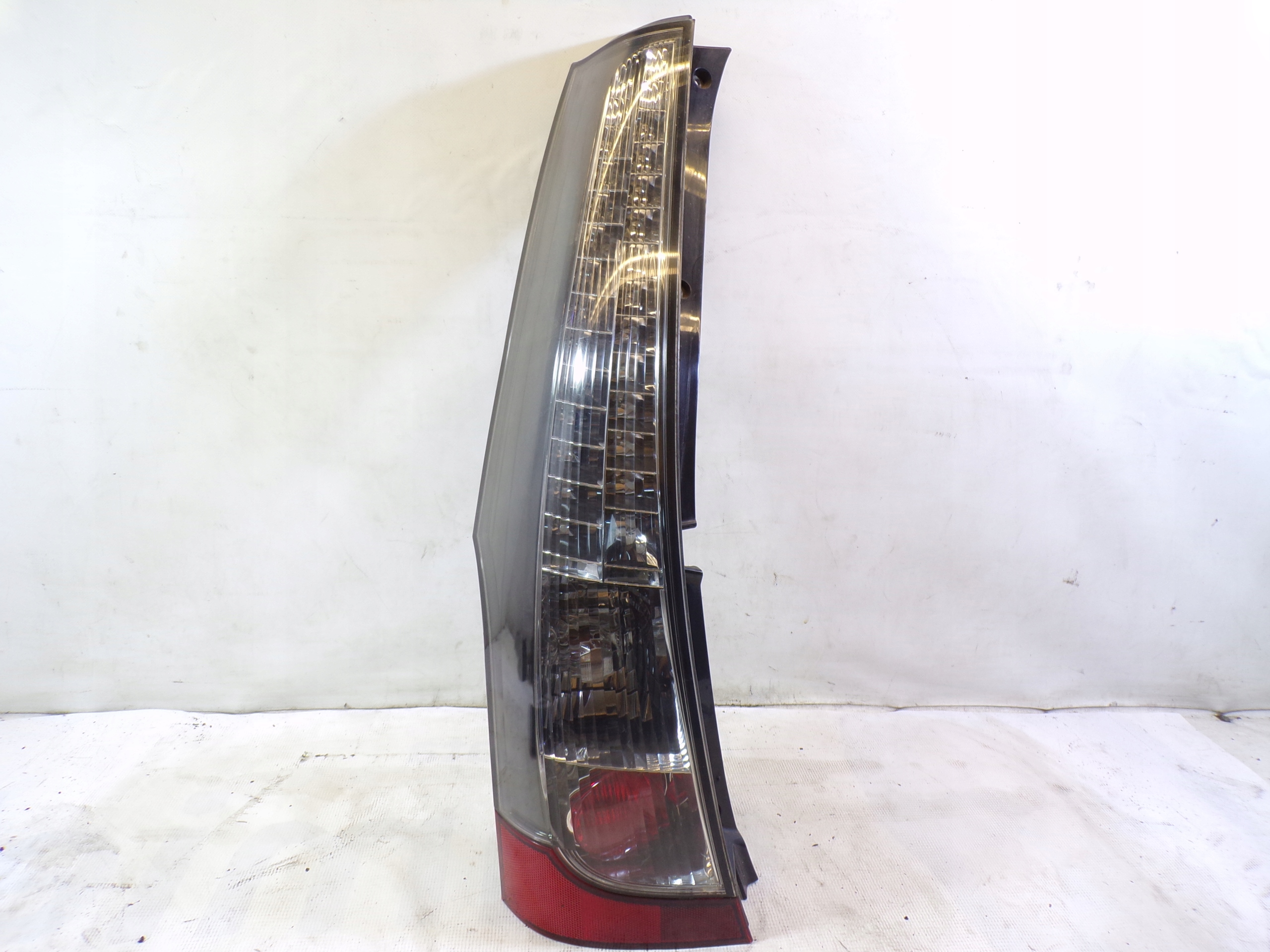light rear rear part left MITSUBISHI GRANDIS (1)