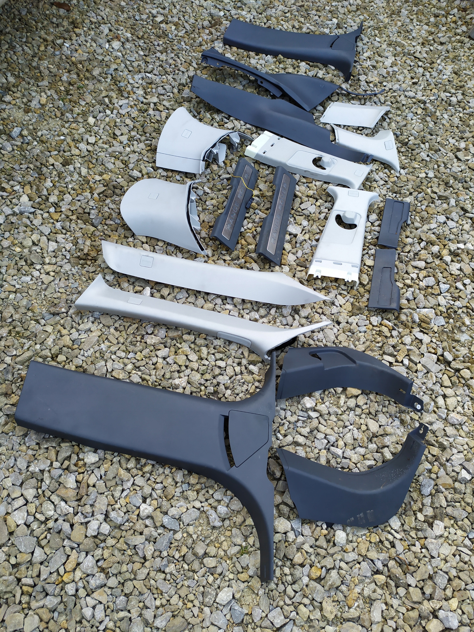 DK62-31010-A - ПОКРЫТИЕ СТОЙКИ RANGE EVOQUE ПЛАСТИКОВОЕ ПОКРЫТИЕ 2017