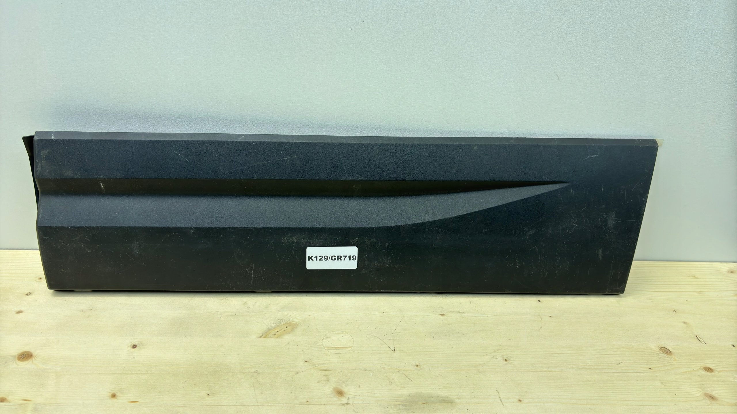 SEAT ATECA left moulding for door rear. 575854949 K129/GR719