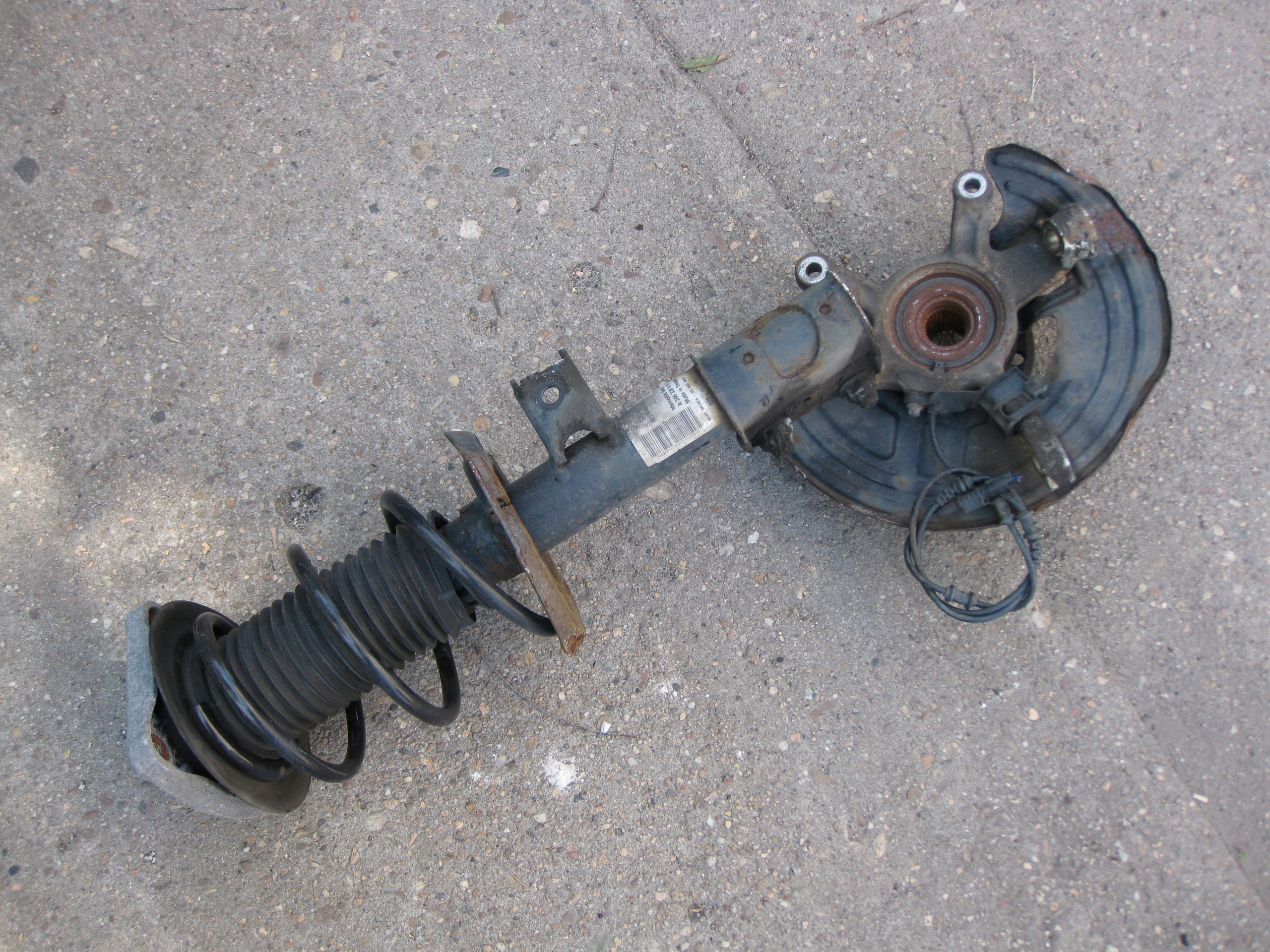 MERCEDES B-KLASA W246 McPherson left front A2463209113