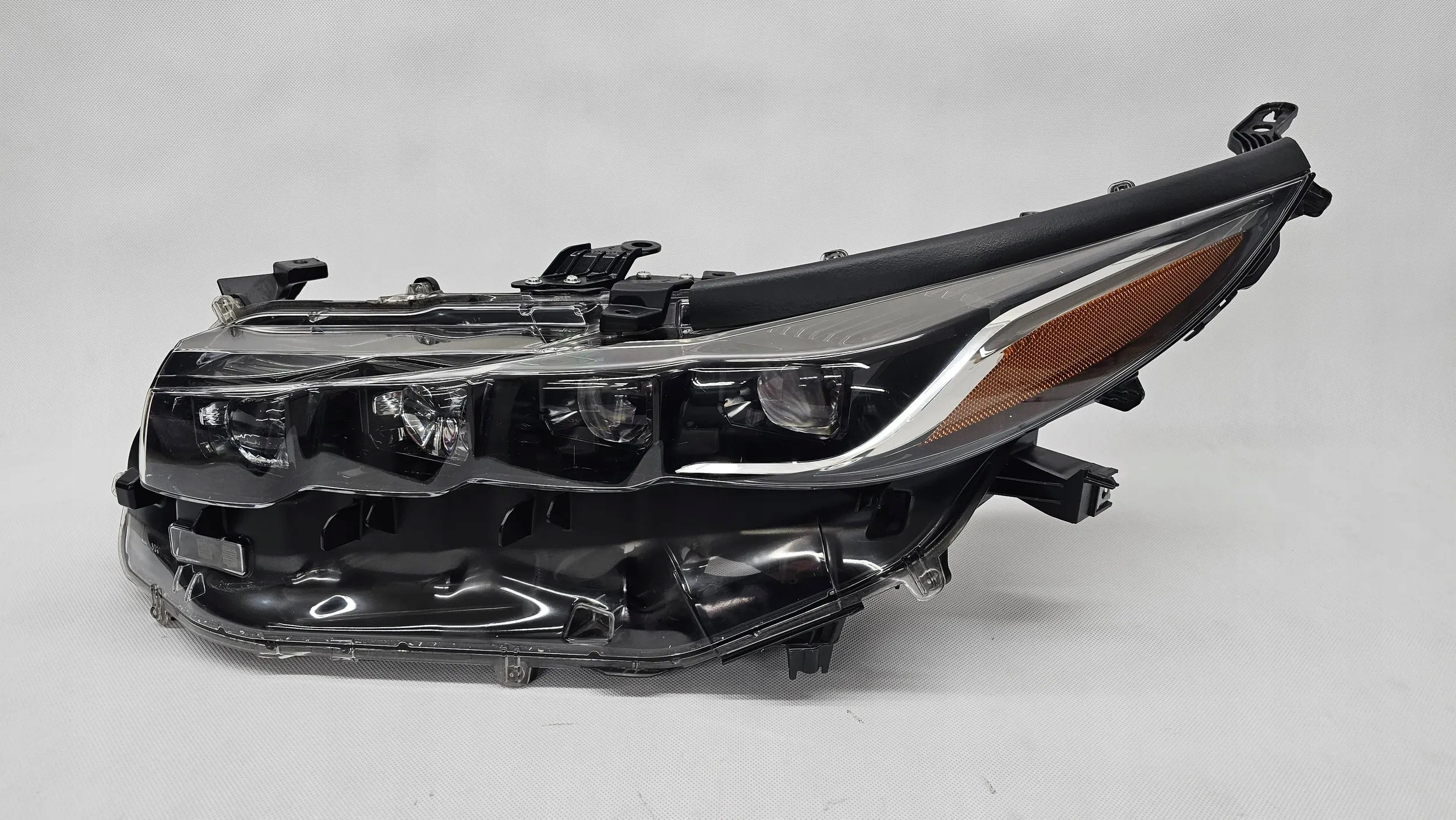 Toyota Prius Prime ФАРА ЛІВА ПЕРЕД ПОВНИЙ КОМПЛЕКТ LED