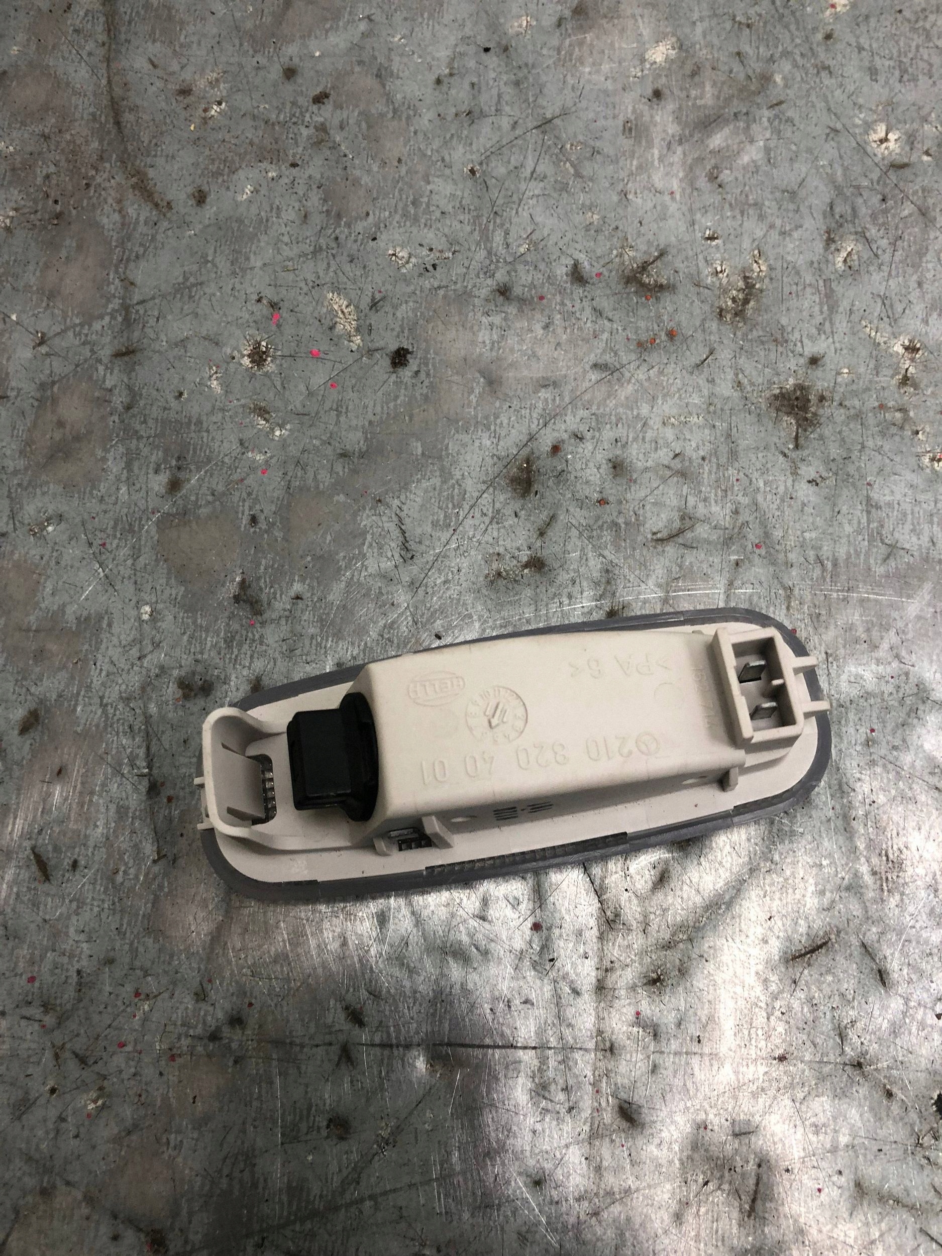 light boot MERCEDES W212 KOMBI 2108204001