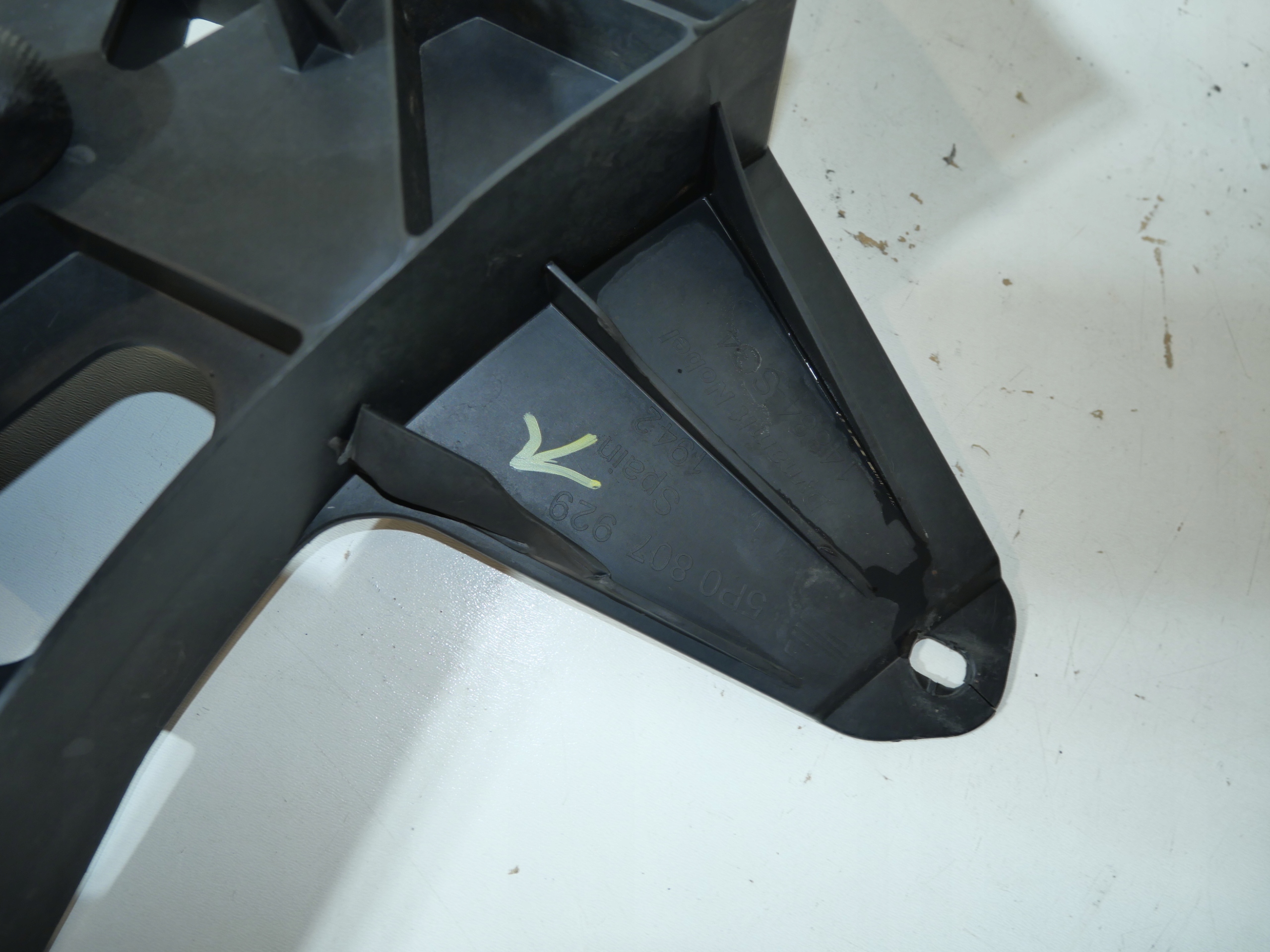 SEAT LEON II 2 pillar lower of a bumper front 5P0807929