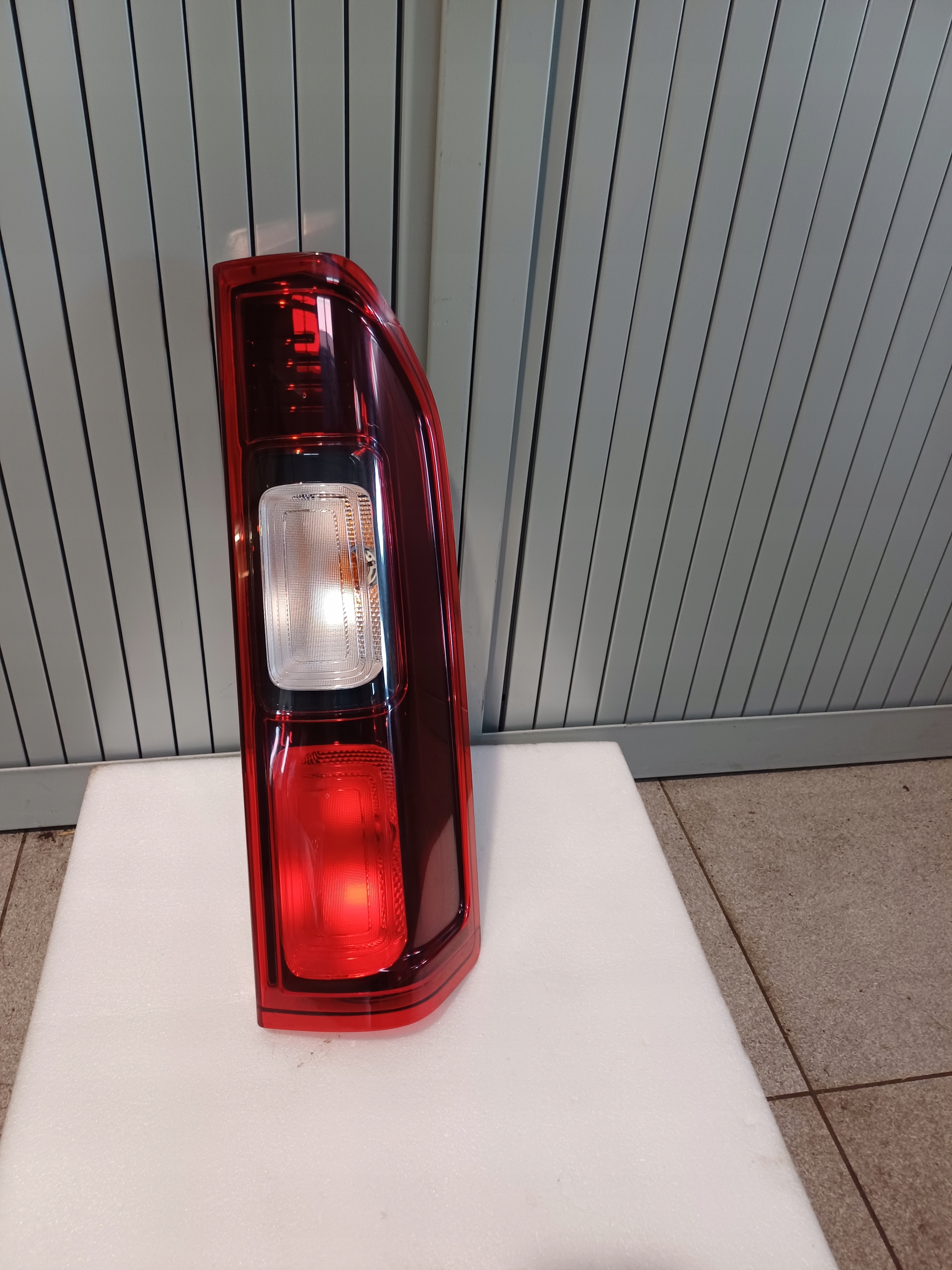 light right rear part rear RENAULT TRAFIC 3 III 265504656R