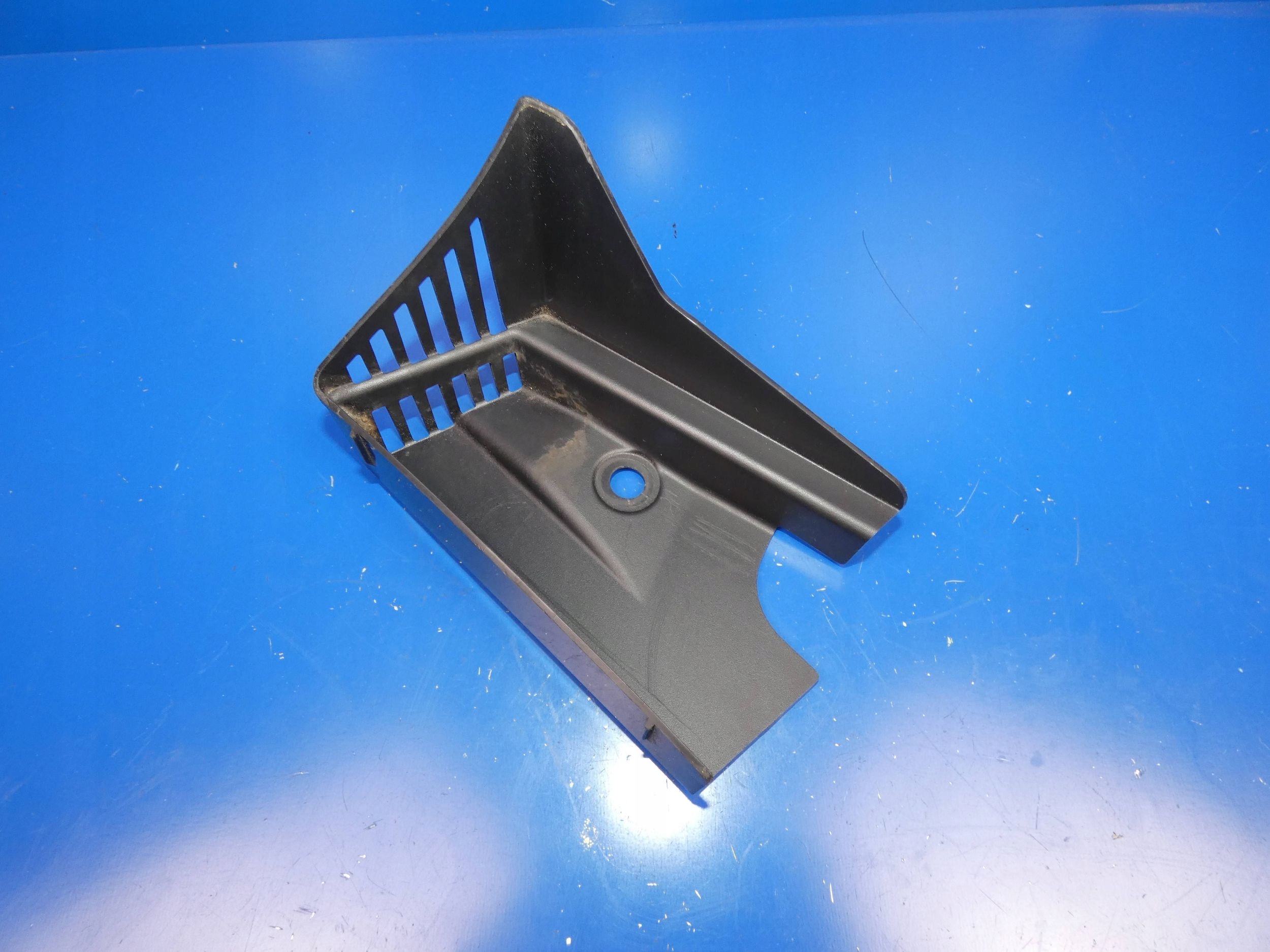VOLVO XC90 II cover under the window of wipers front