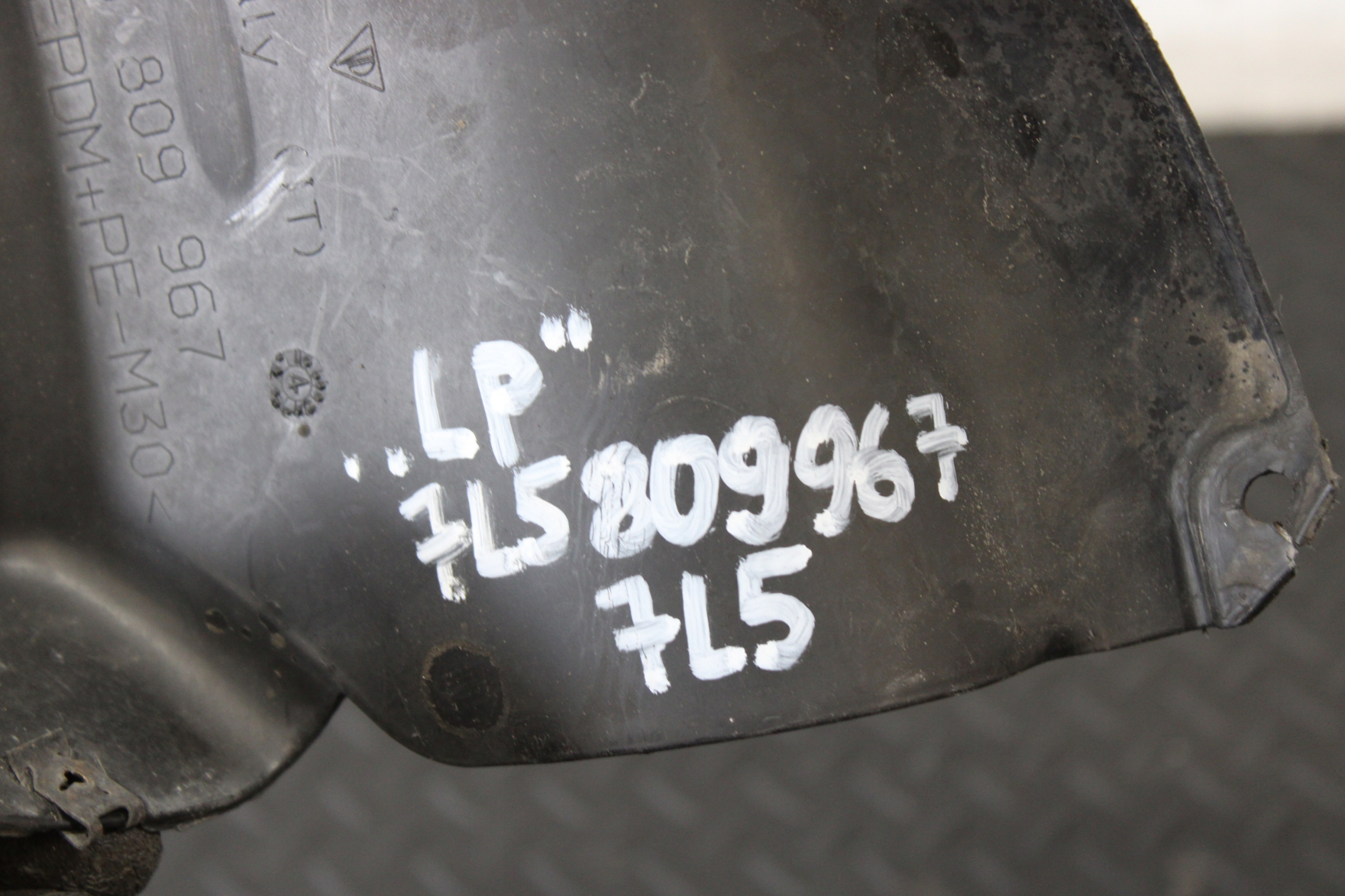 Blende Abdeckung Unterfahrschutz PORSCHE CAYENNE 7L5 7L5809967